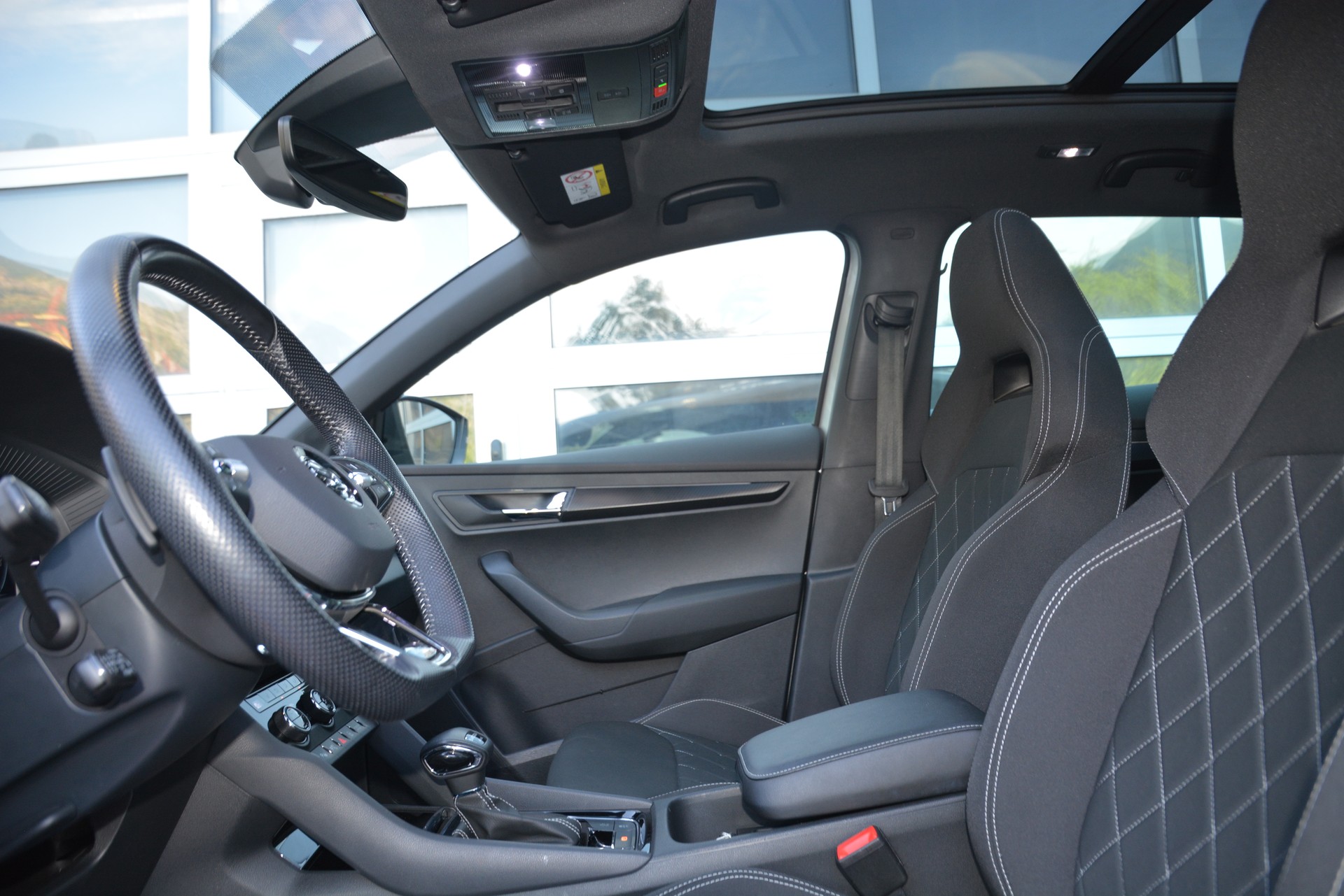SKODA Karoq 2.0 TSI SportLine 4x4 DSG-image-14