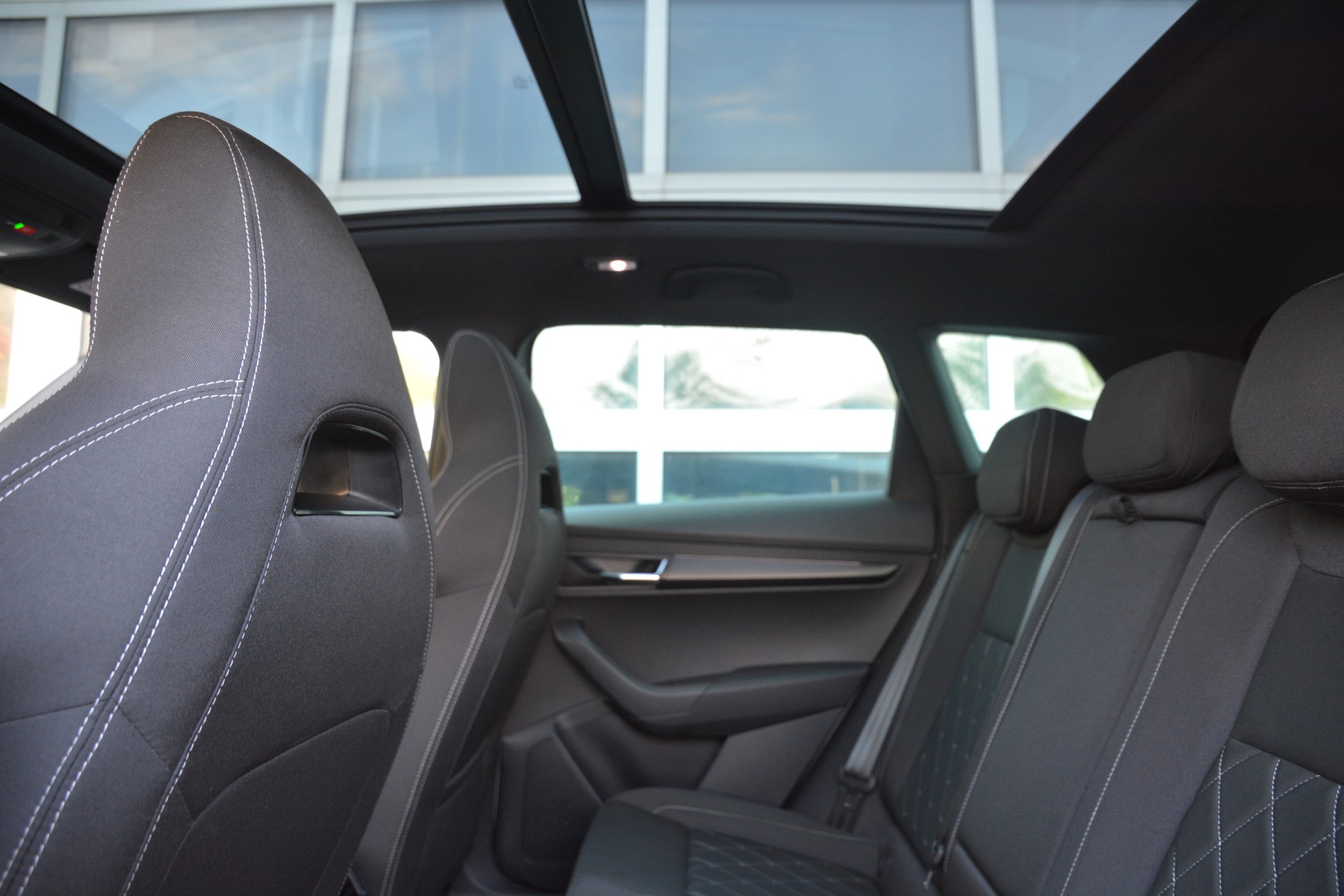 SKODA Karoq 2.0 TSI SportLine 4x4 DSG-image-15