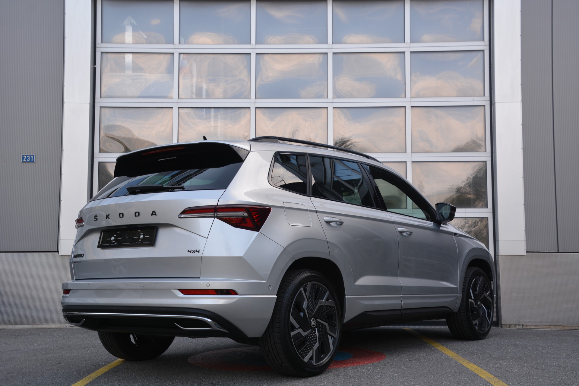 SKODA Karoq 2.0 TSI SportLine 4x4 DSG-image-1
