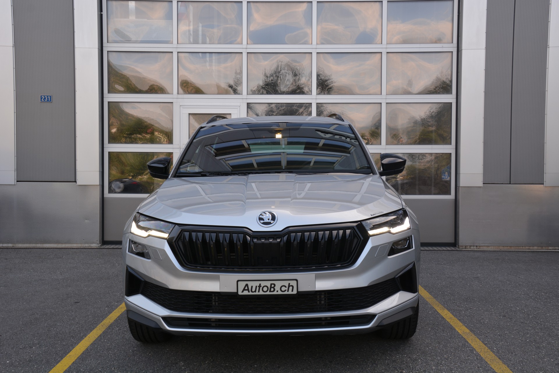 SKODA Karoq 2.0 TSI SportLine 4x4 DSG-image-2