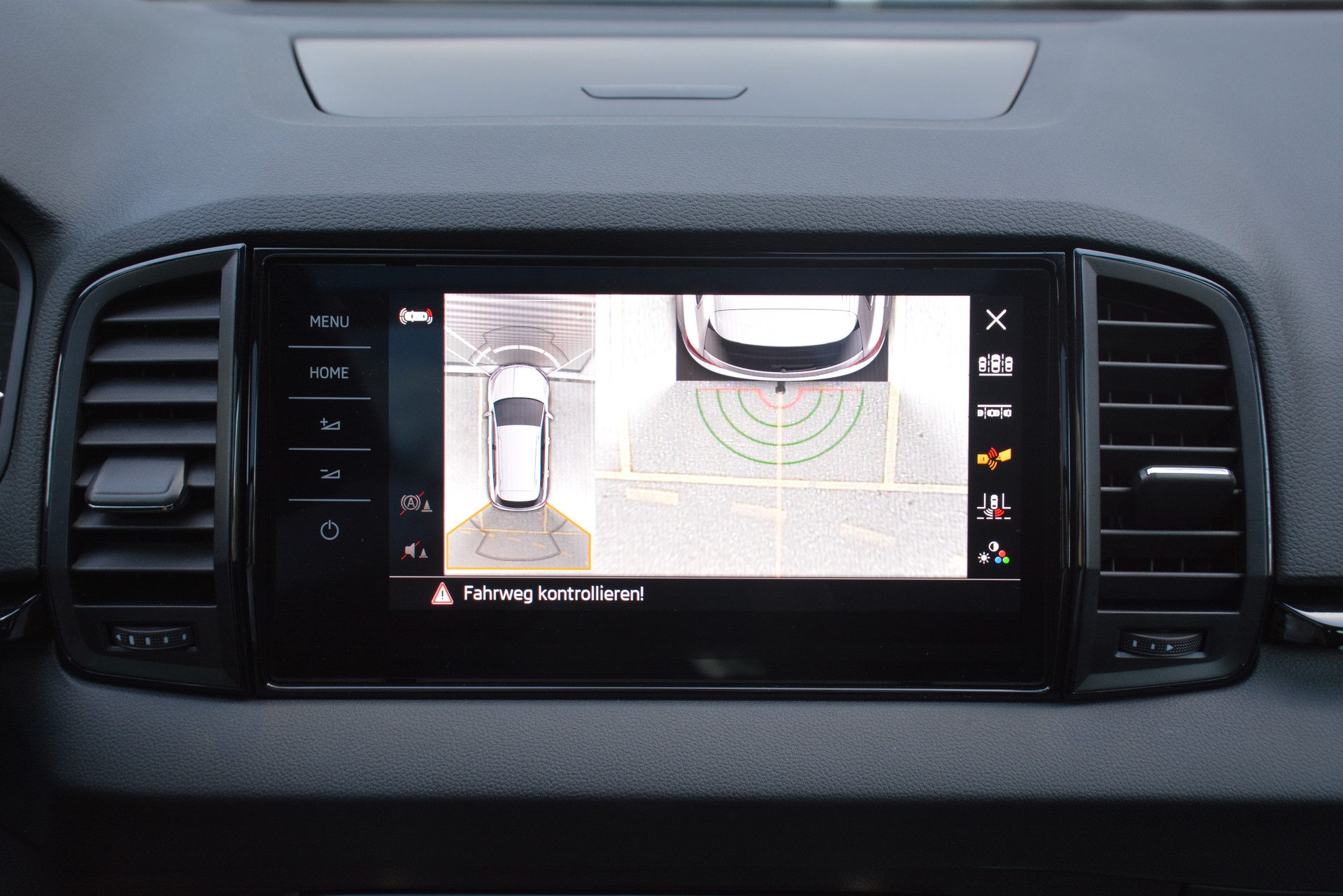 SKODA Karoq 2.0 TSI SportLine 4x4 DSG-image-9