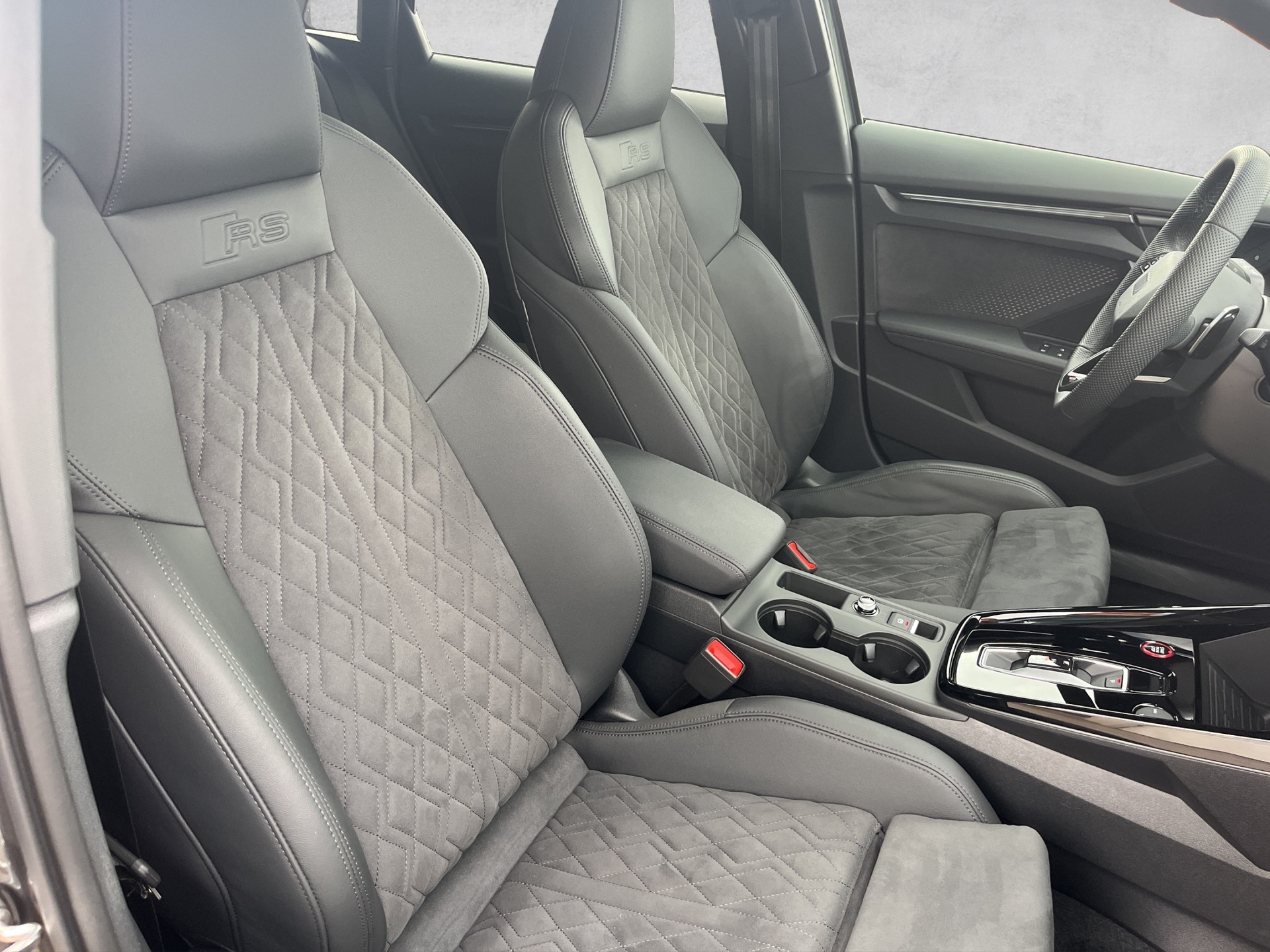 AUDI RS3 Sportback 2.5 TSI quattro S-tronic-image-9