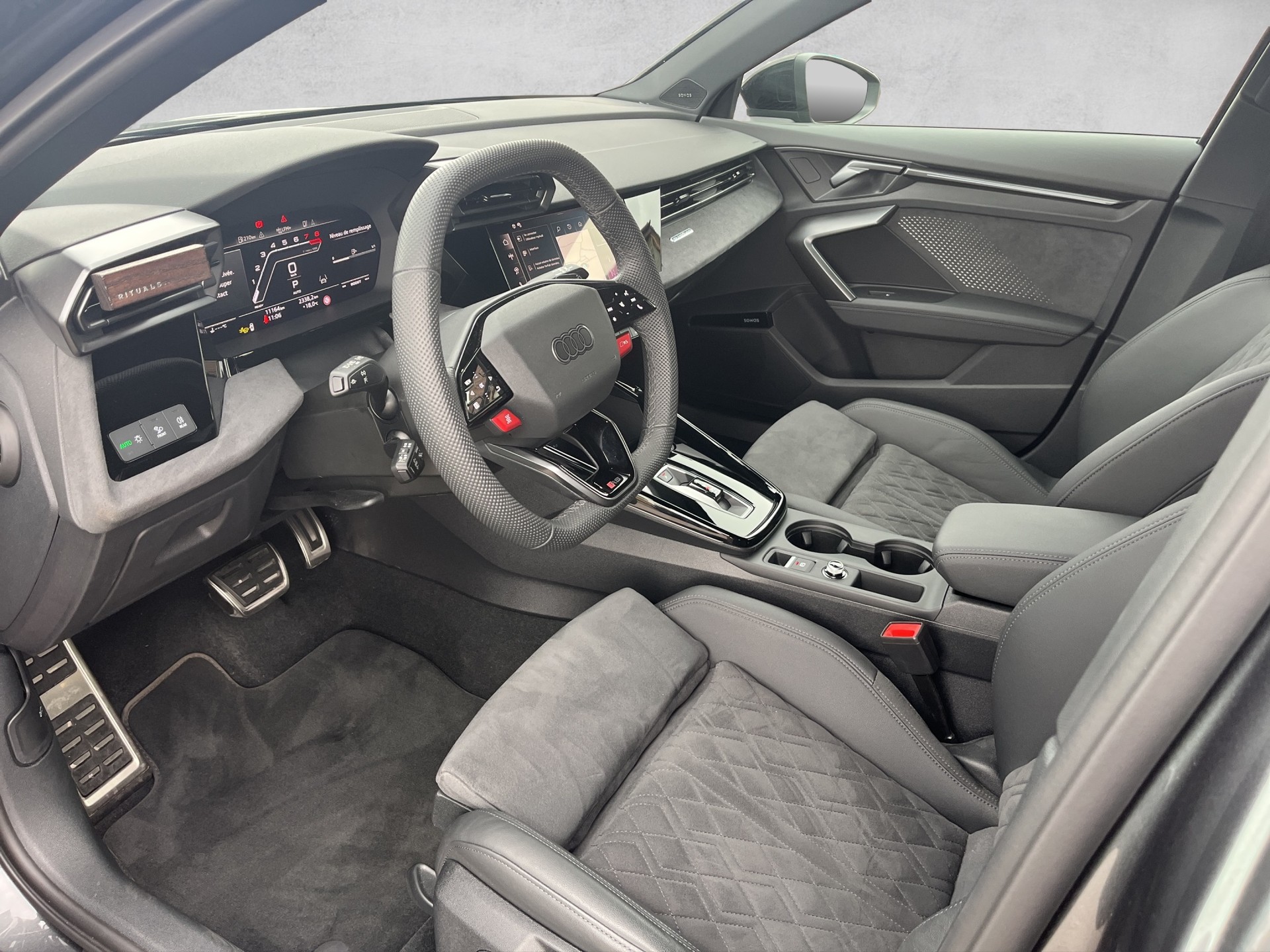 AUDI RS3 Sportback 2.5 TSI quattro S-tronic-image-11