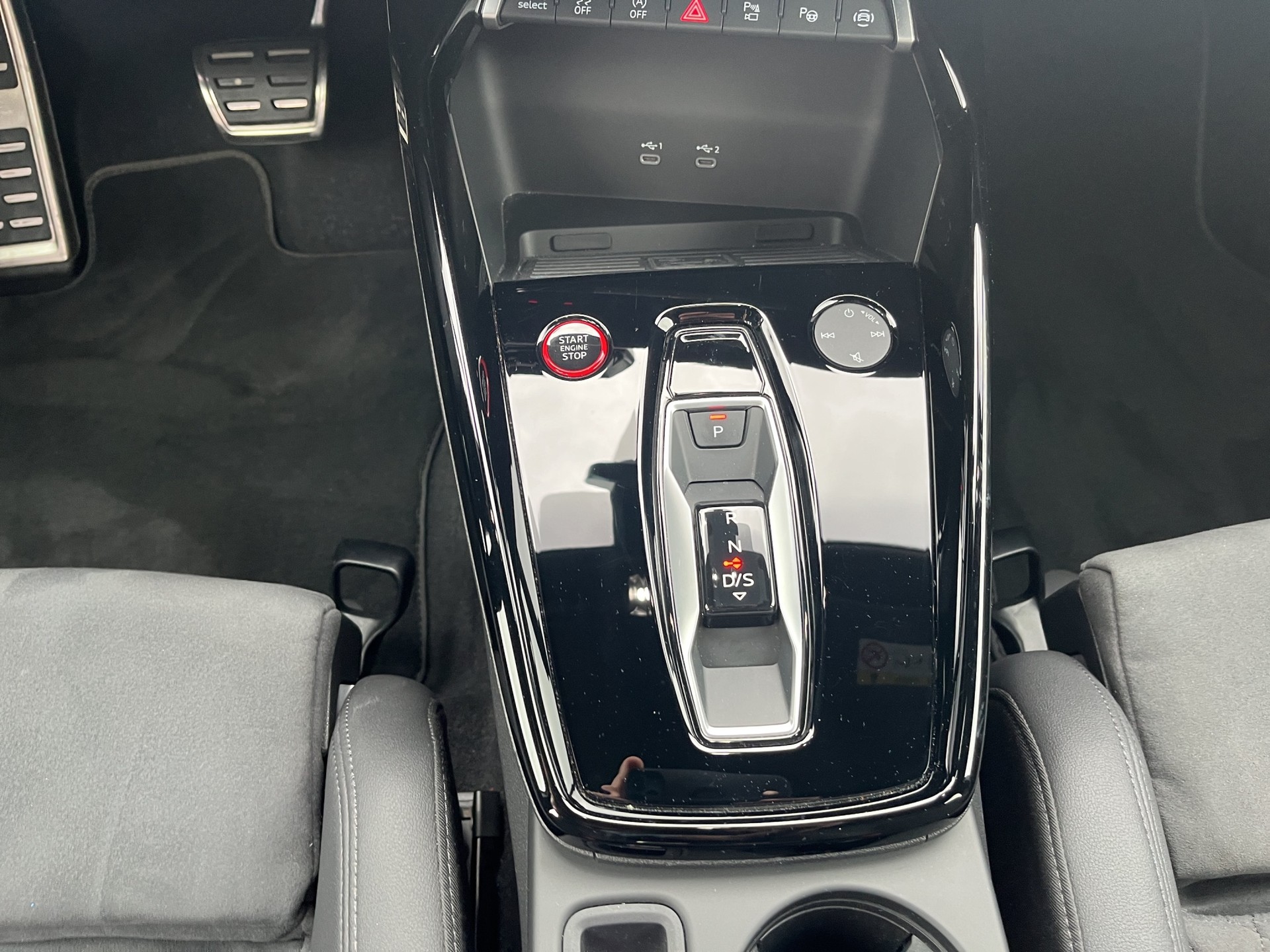 AUDI RS3 Sportback 2.5 TSI quattro S-tronic-image-14