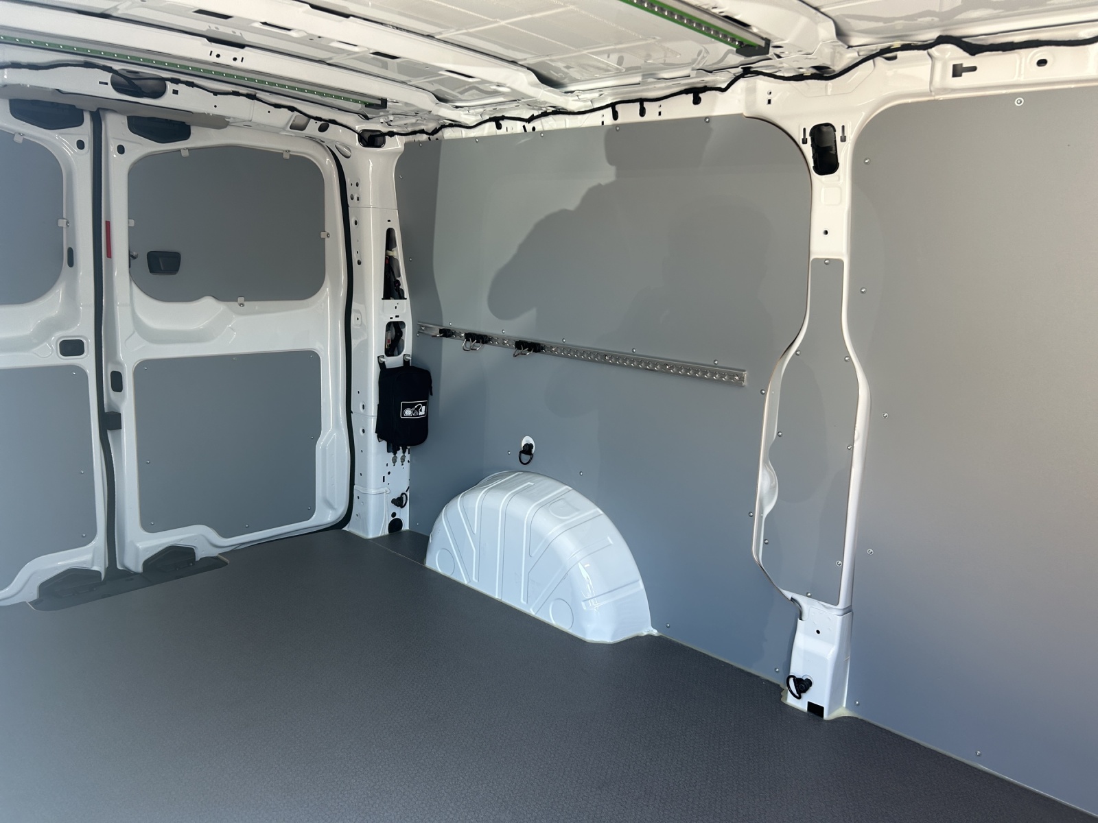 VW Transporter 2.0 TDI 4Motion Lang Automat * Heckflügeltüren *-image-9