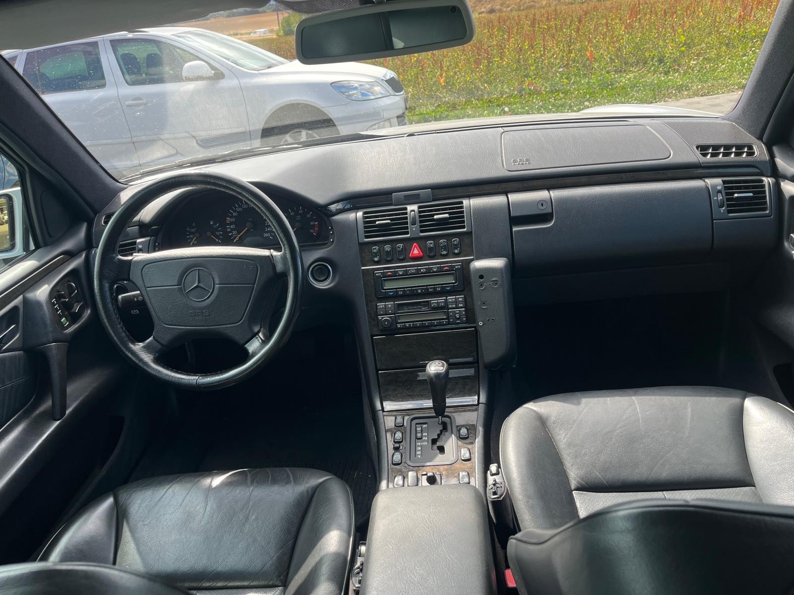 MERCEDES-BENZ E 320 Classic 4-Matic Automatic-image-7