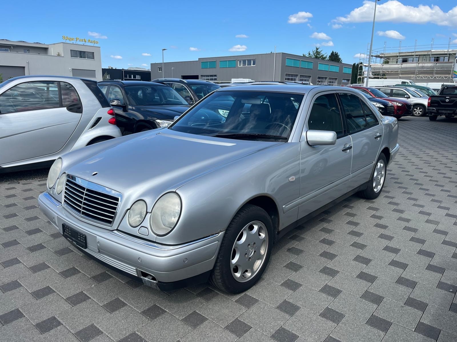 MERCEDES-BENZ E 320 Classic 4-Matic Automatic-image-2