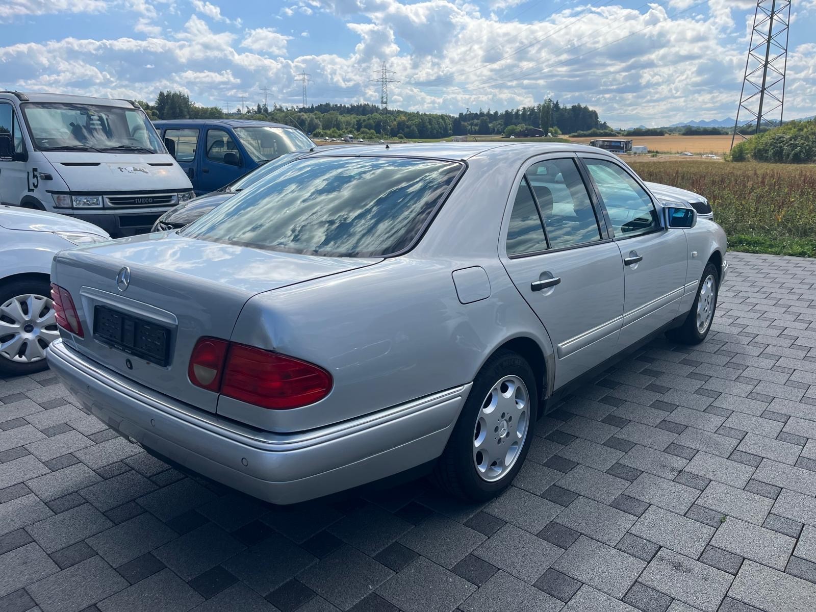 MERCEDES-BENZ E 320 Classic 4-Matic Automatic-image-5