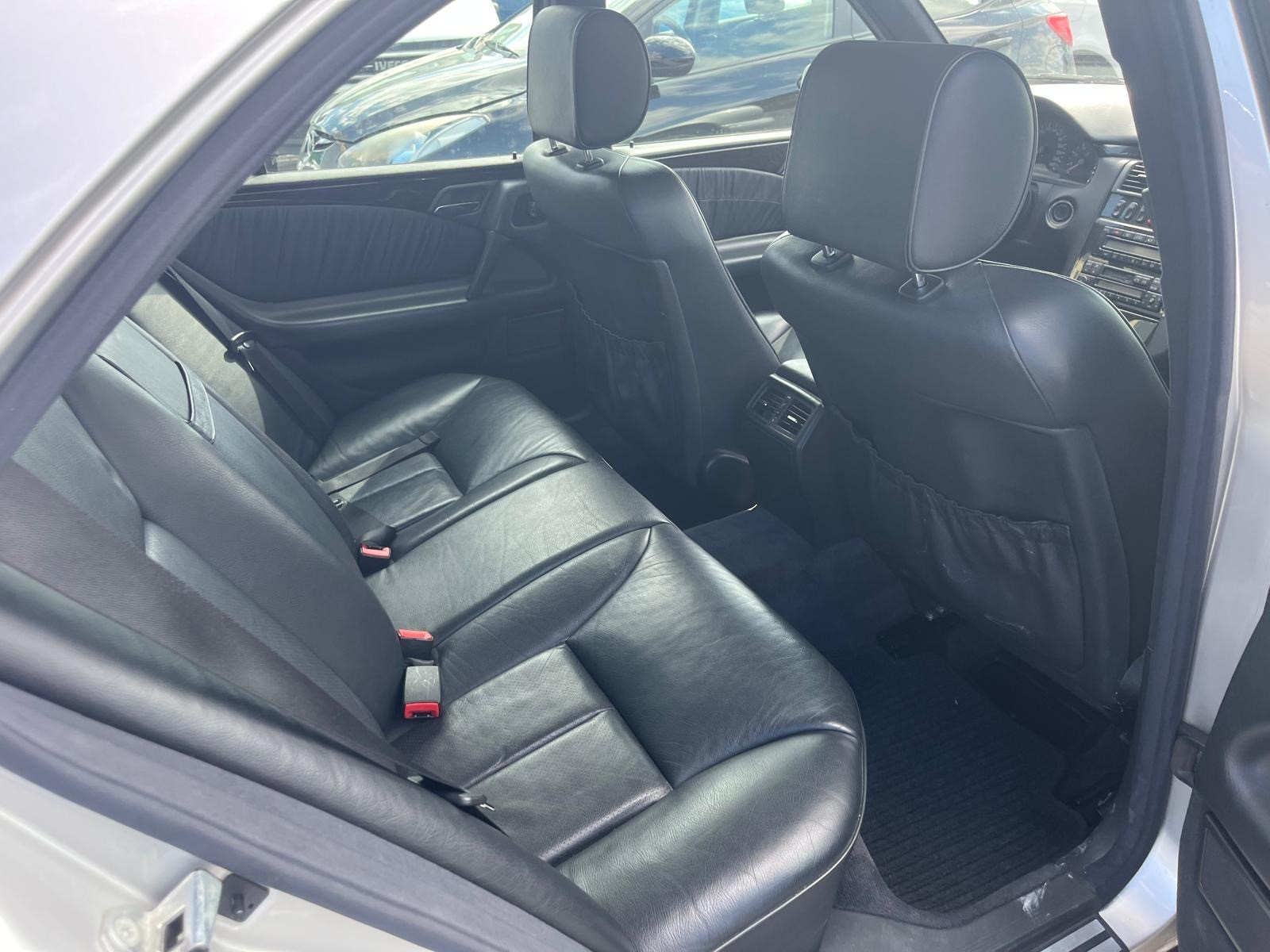 MERCEDES-BENZ E 320 Classic 4-Matic Automatic-image-6