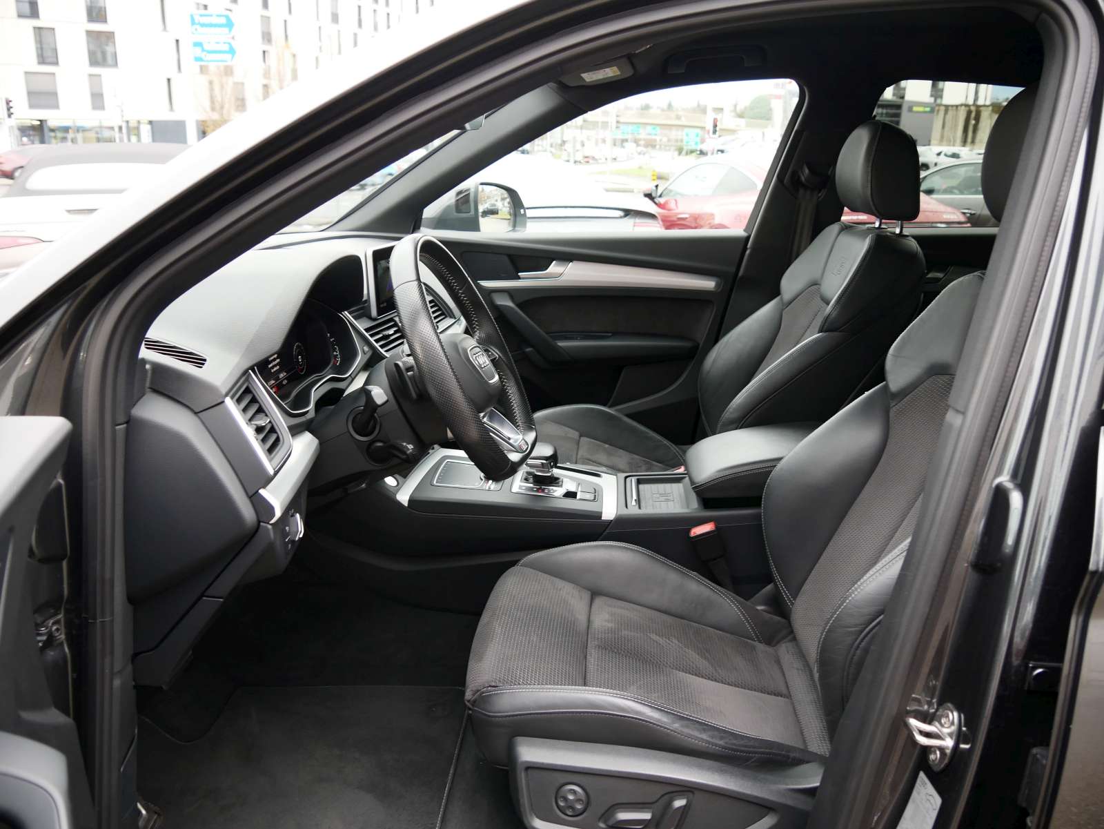 AUDI Q5 2.0 TFSI sport quattro S-tronic-image-8