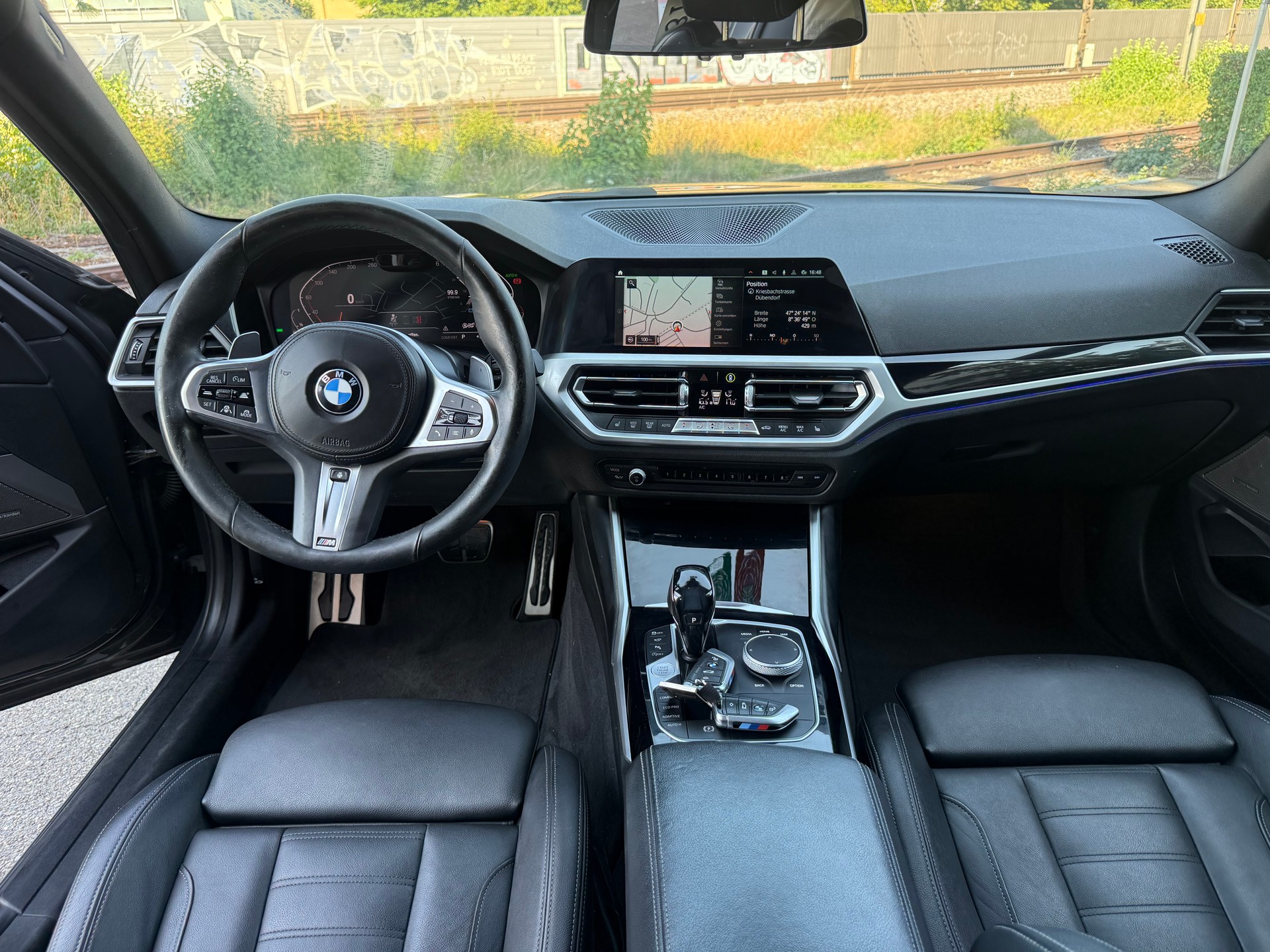 BMW 320d xDrive M Sport Steptronic-image-11