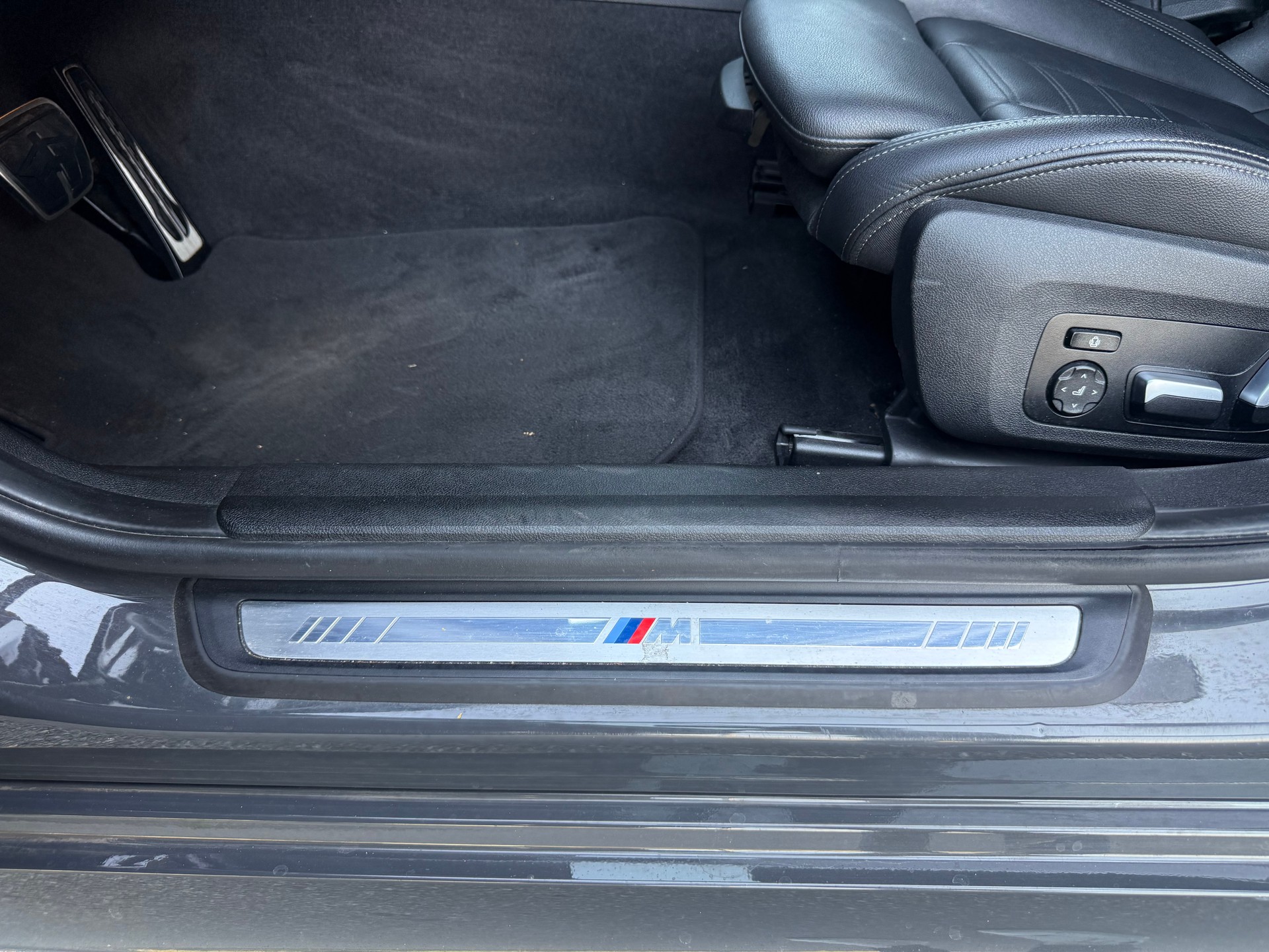 BMW 320d xDrive M Sport Steptronic-image-12