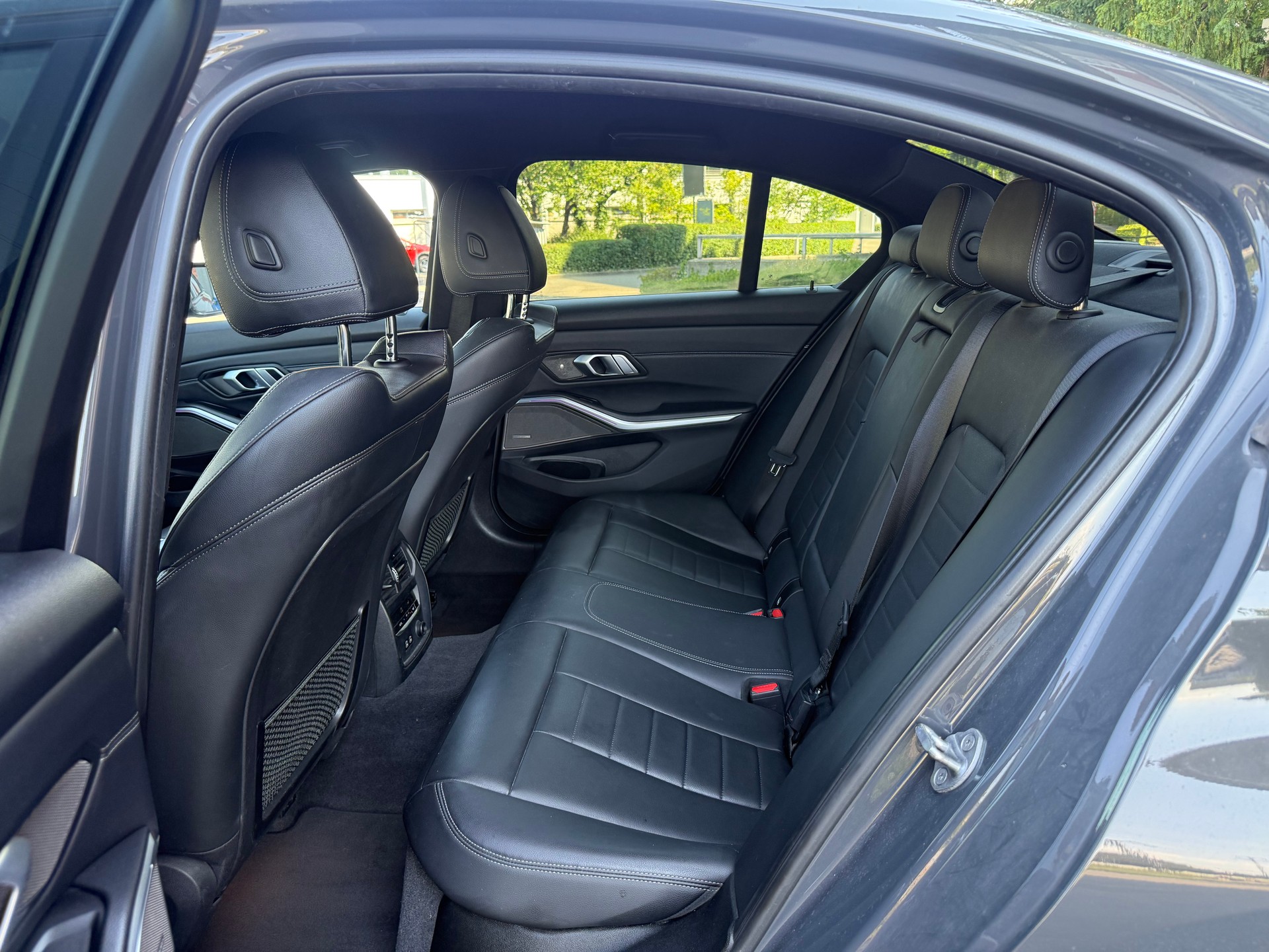 BMW 320d xDrive M Sport Steptronic-image-13