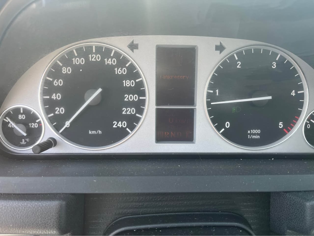 MERCEDES-BENZ B 200 CDI-image-11