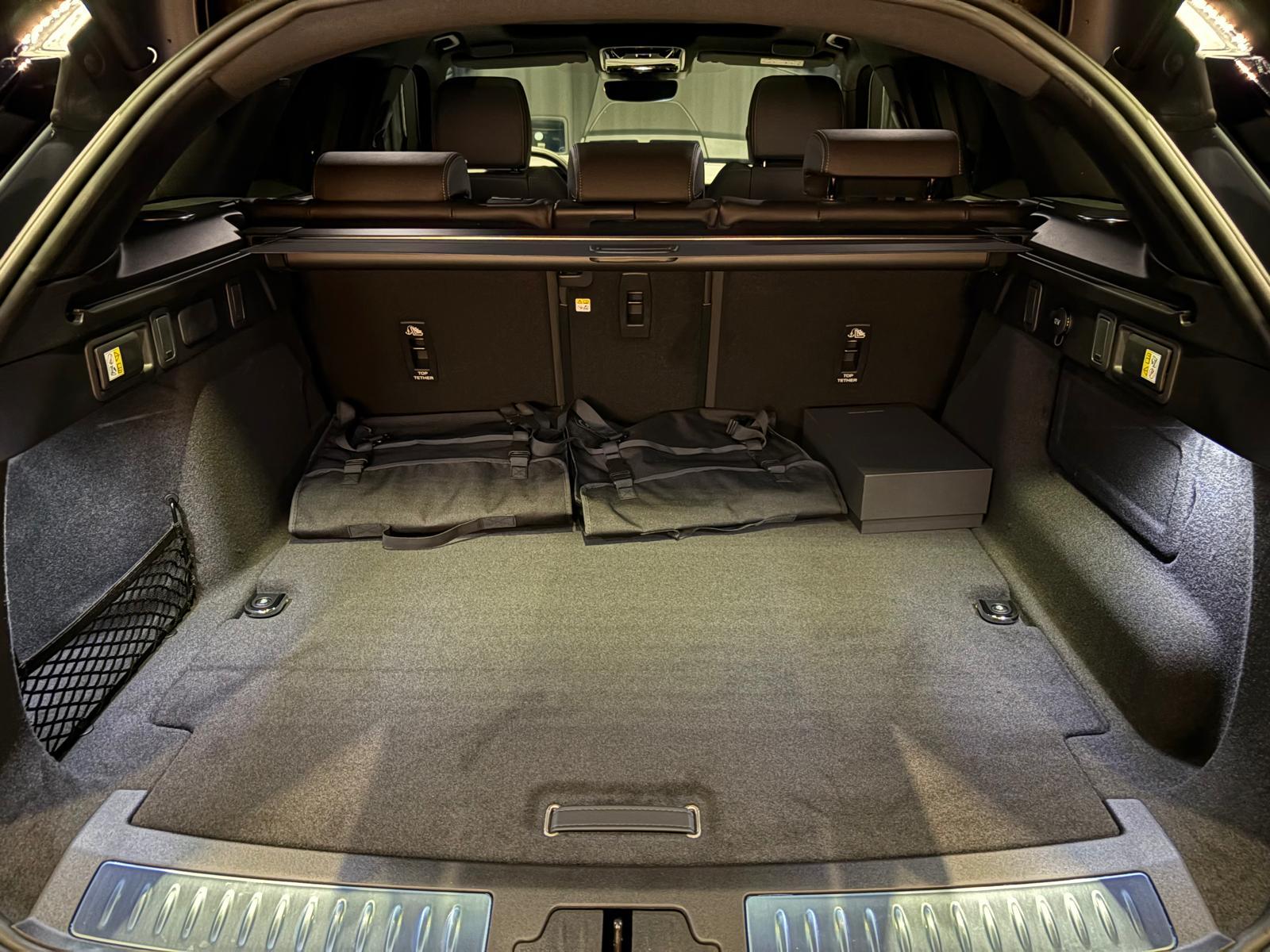 LAND ROVER Range Rover Velar 2.0 P400e Belgravia Edition Satin-image-4