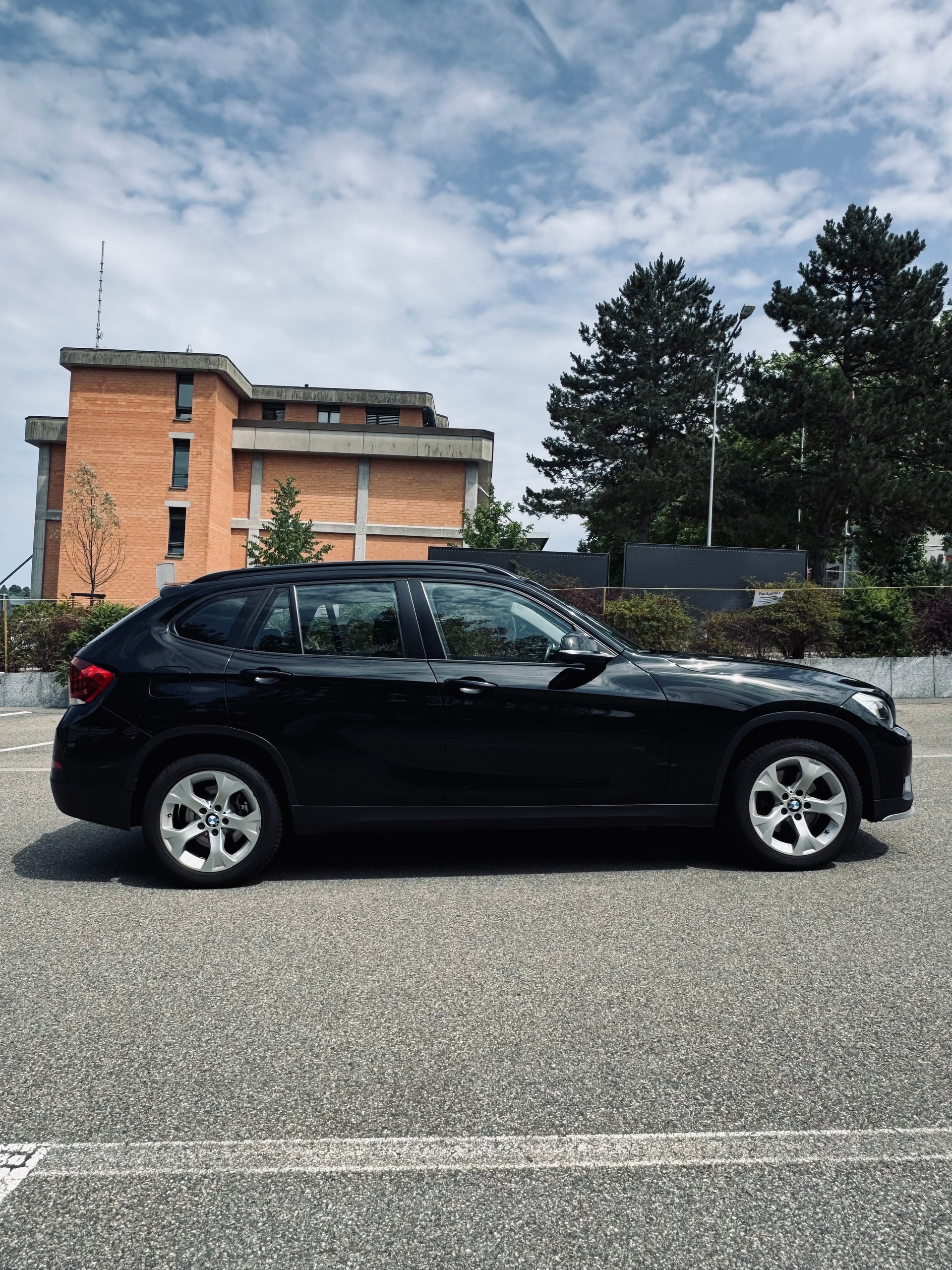 BMW 18d xDrive-image-1