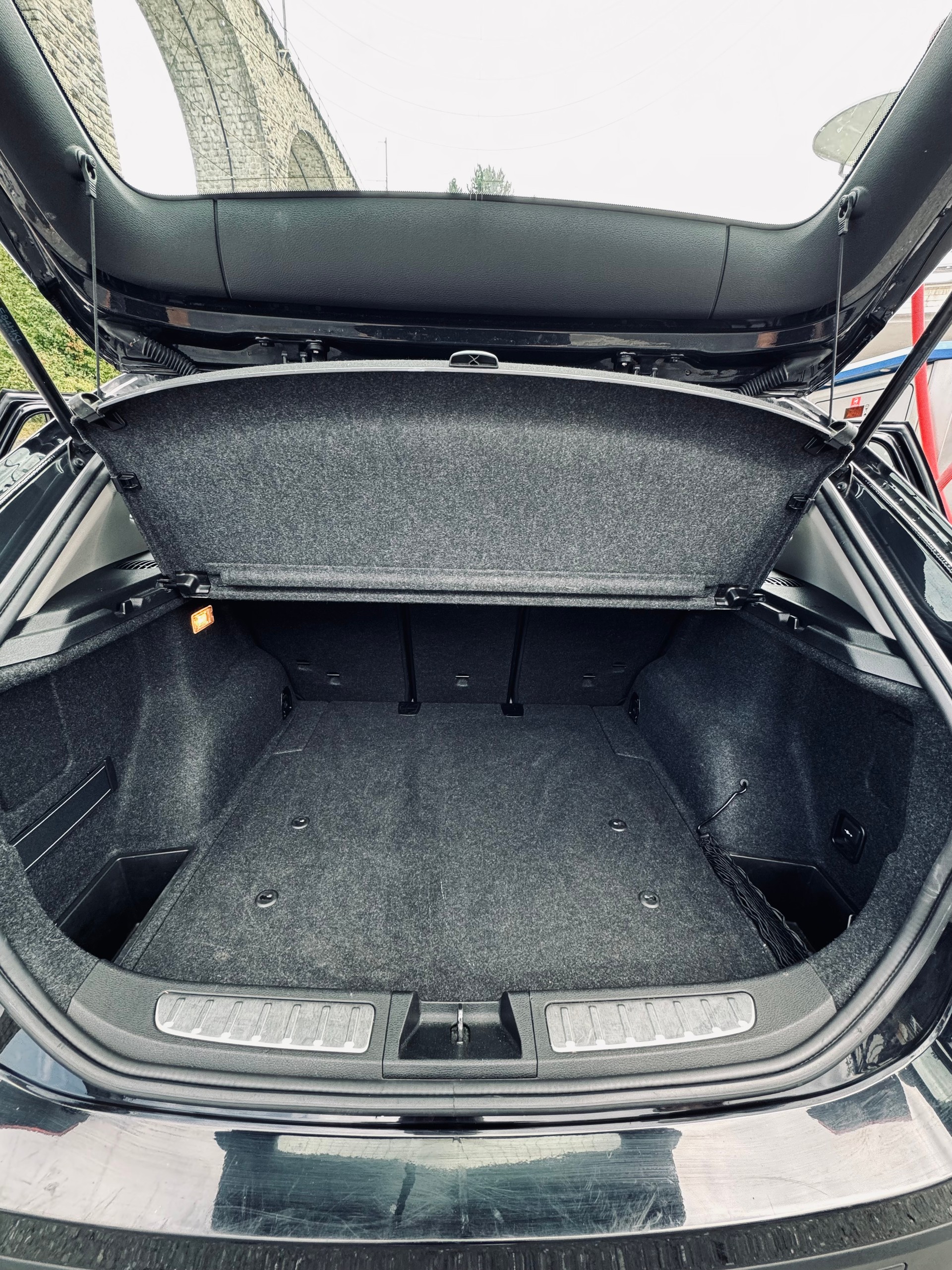 BMW 18d xDrive-image-5