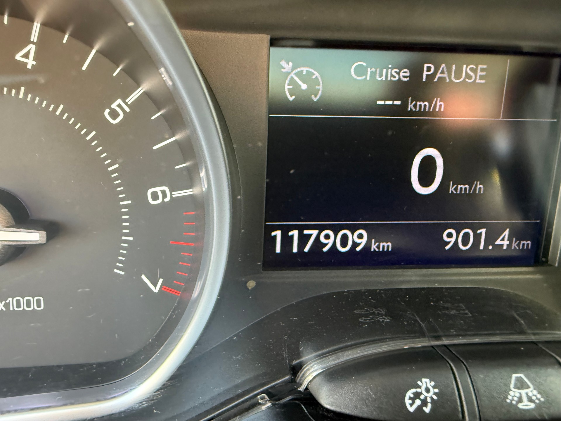 PEUGEOT 208 1.6 VTI Allure-image-8