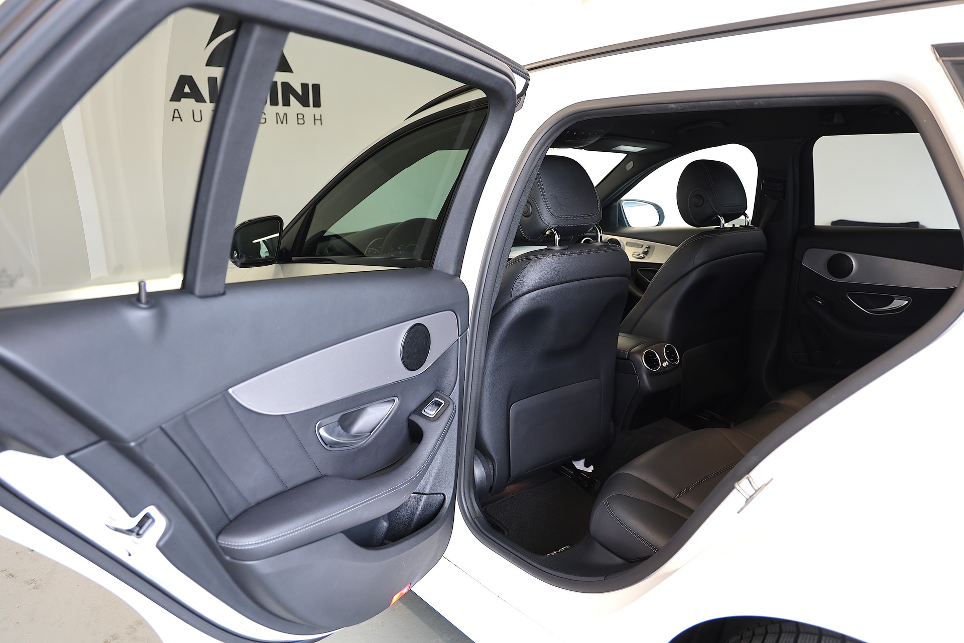 MERCEDES-BENZ C 300 d AMG Line 4matic Kombi-image-16