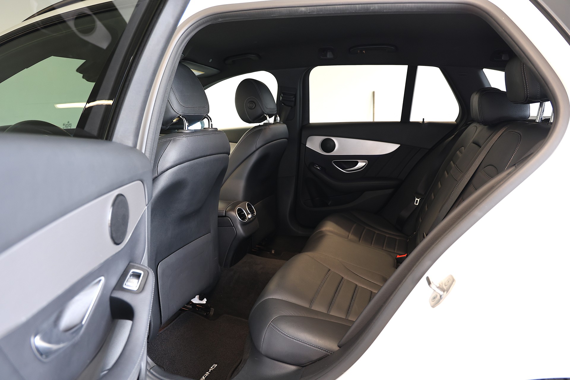 MERCEDES-BENZ C 300 d AMG Line 4matic Kombi-image-17