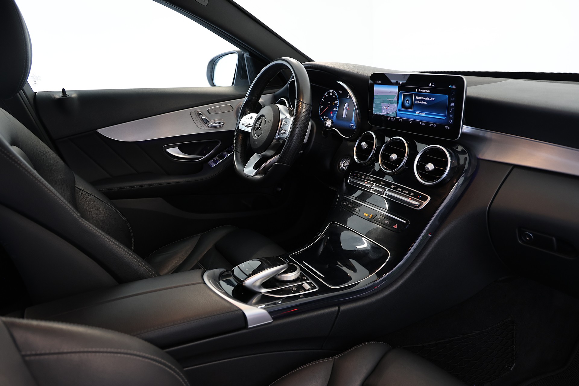 MERCEDES-BENZ C 300 d AMG Line 4matic Kombi-image-15