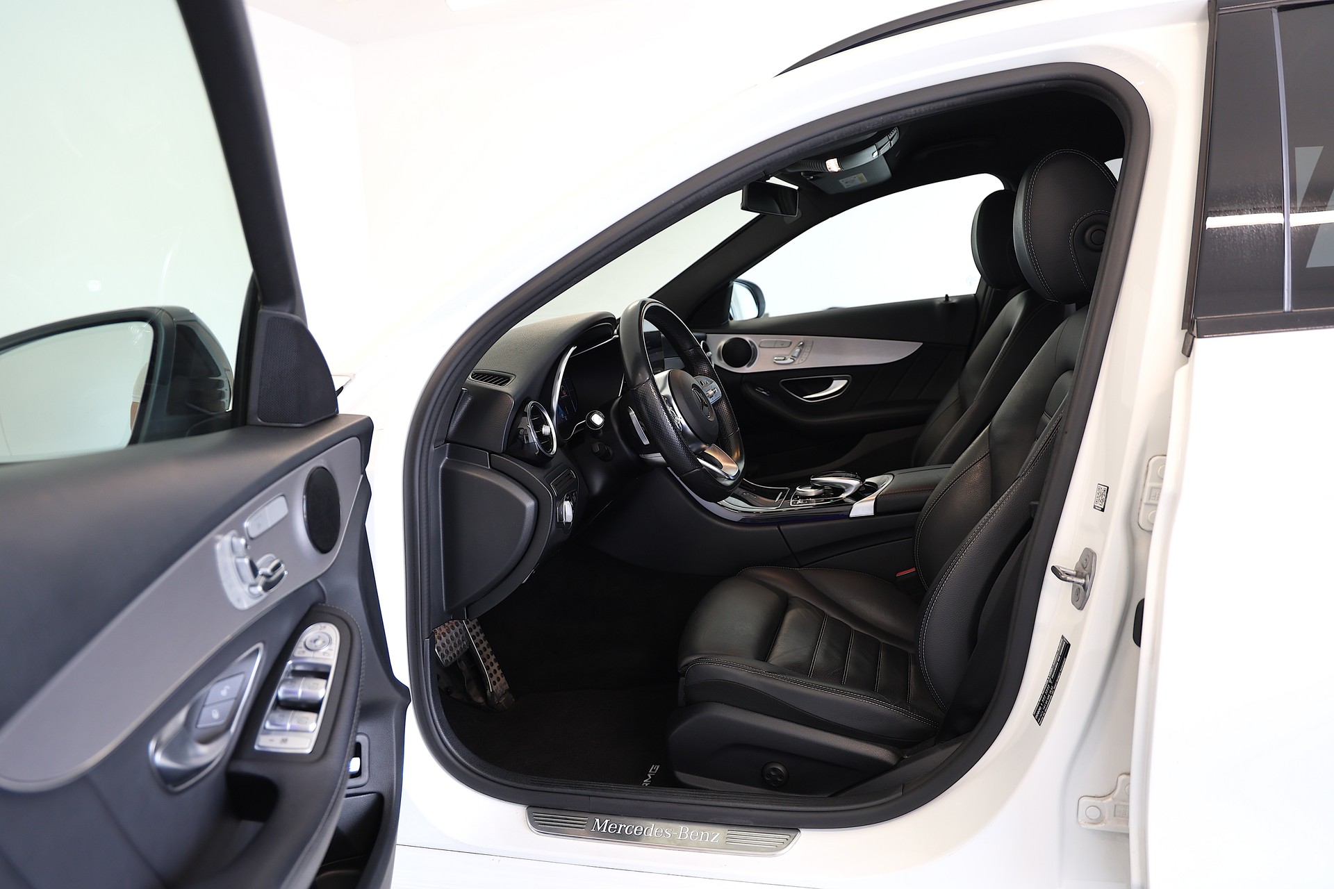MERCEDES-BENZ C 300 d AMG Line 4matic Kombi-image-7