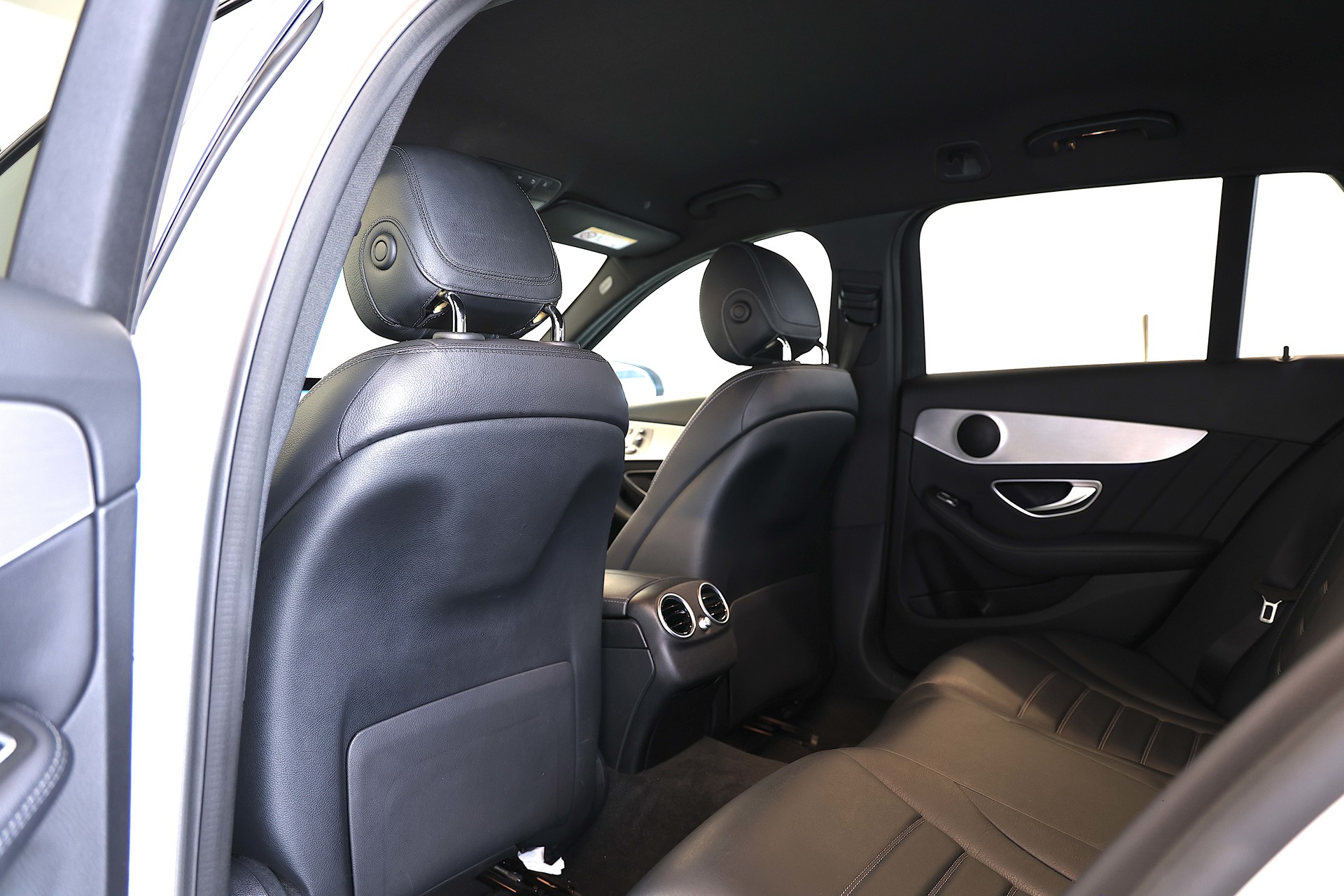 MERCEDES-BENZ C 300 d AMG Line 4matic Kombi-image-18