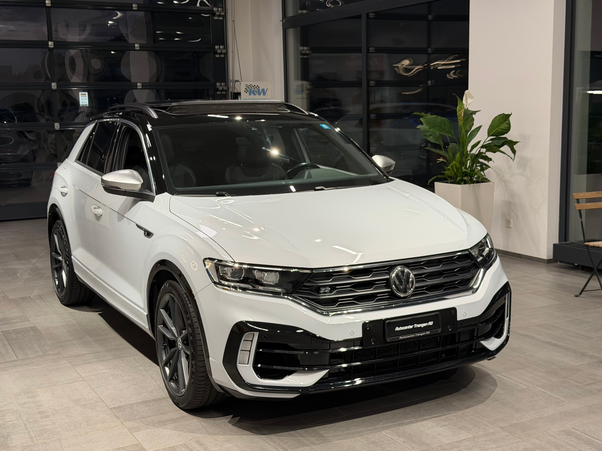 VW T-Roc 2.0 TSI R DSG 4Motion-image-2