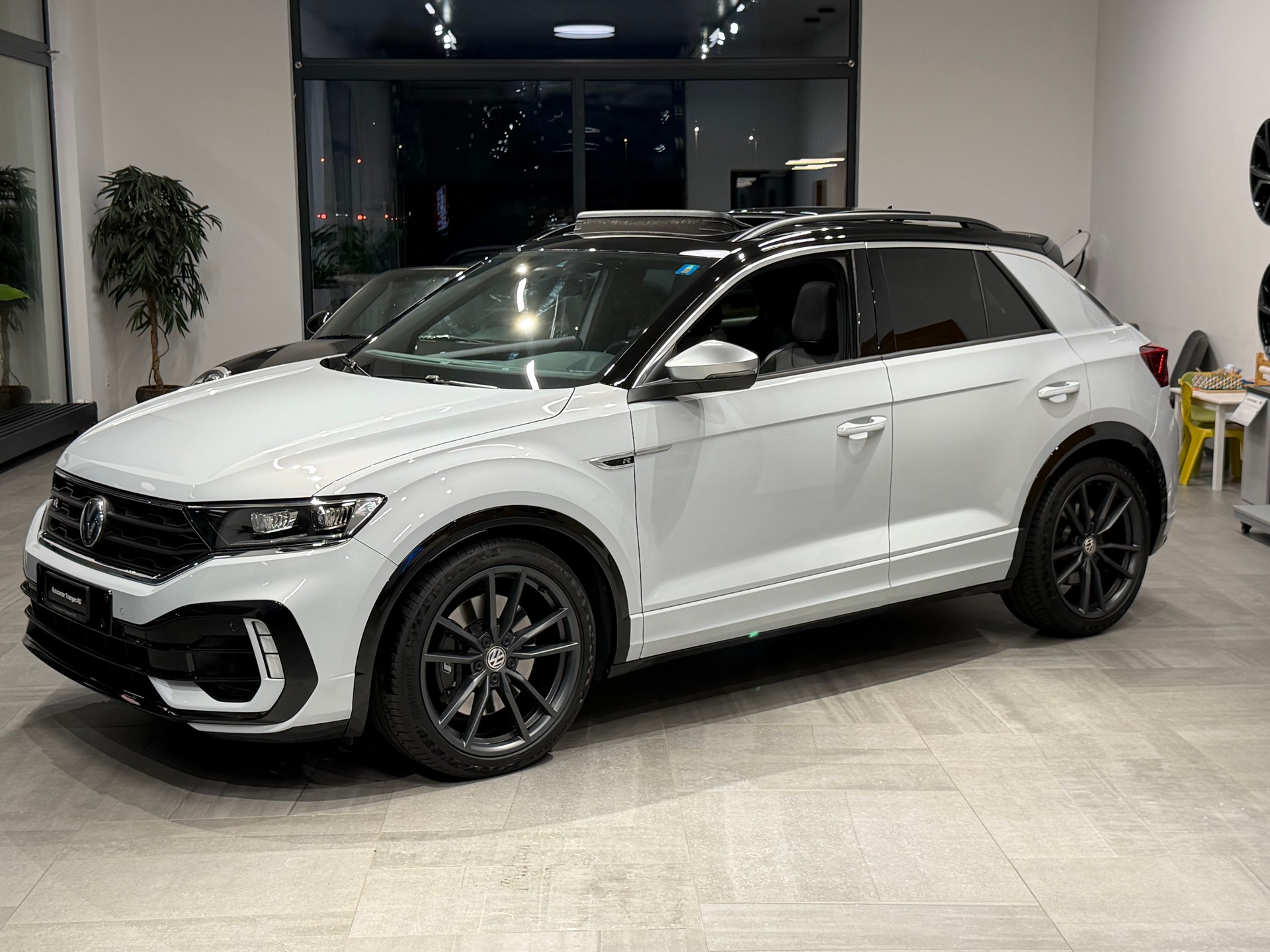 VW T-Roc 2.0 TSI R DSG 4Motion-image-3