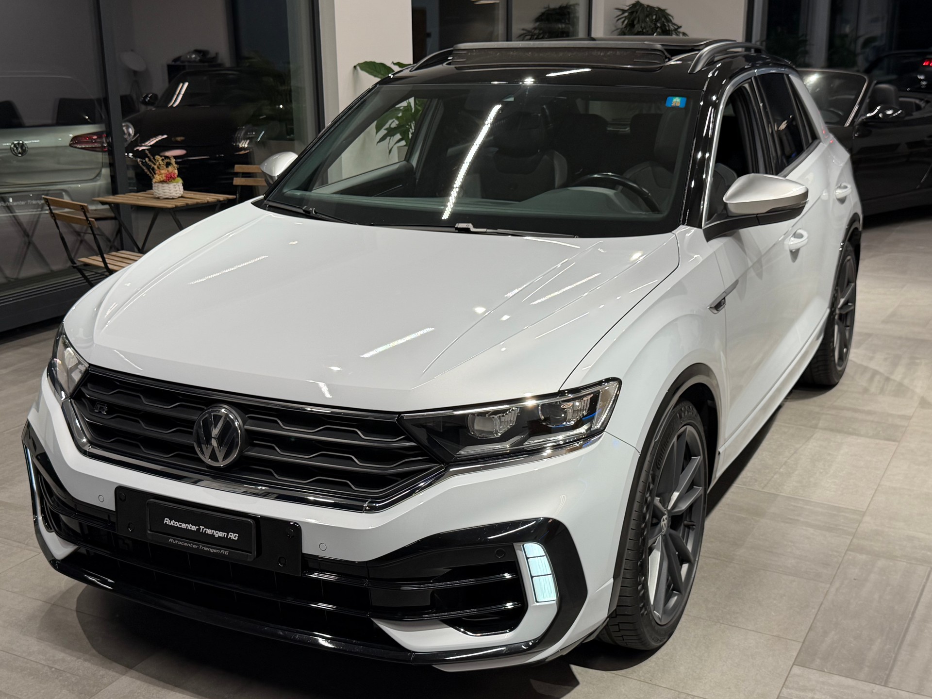 VW T-Roc 2.0 TSI R DSG 4Motion-image-1