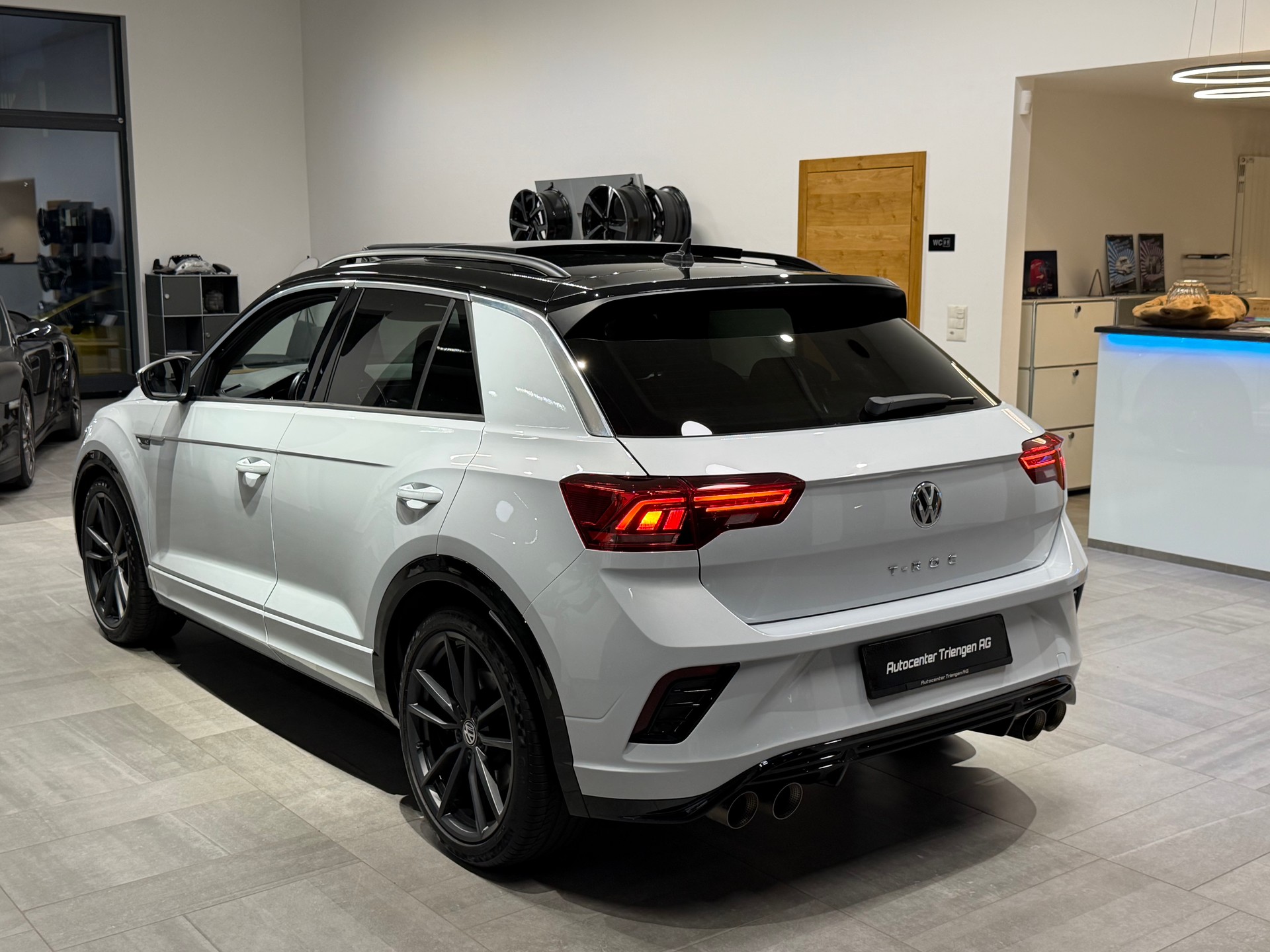VW T-Roc 2.0 TSI R DSG 4Motion-image-6