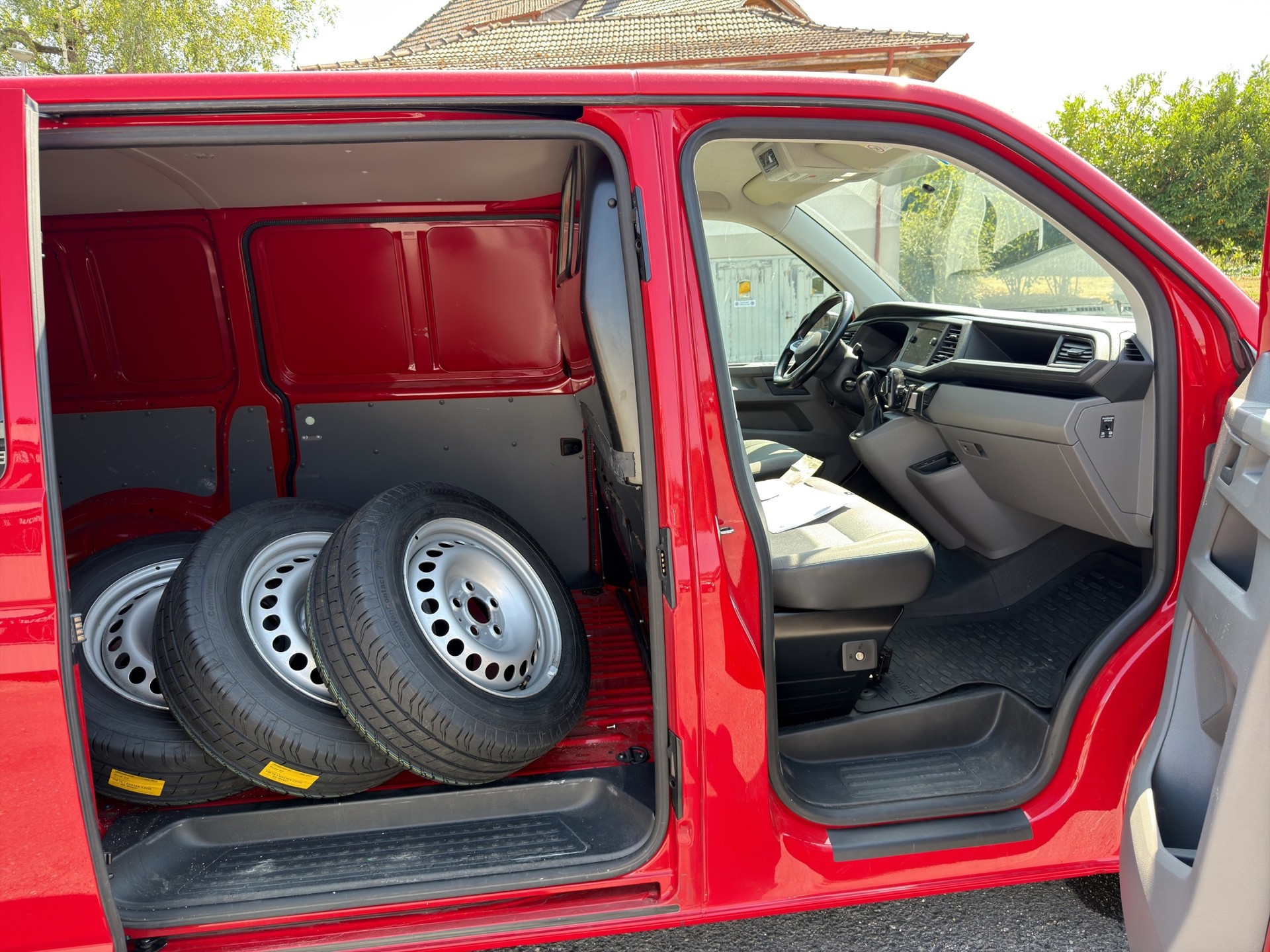 VW T6.1 2.0 TDI 4Motion DSG-image-14