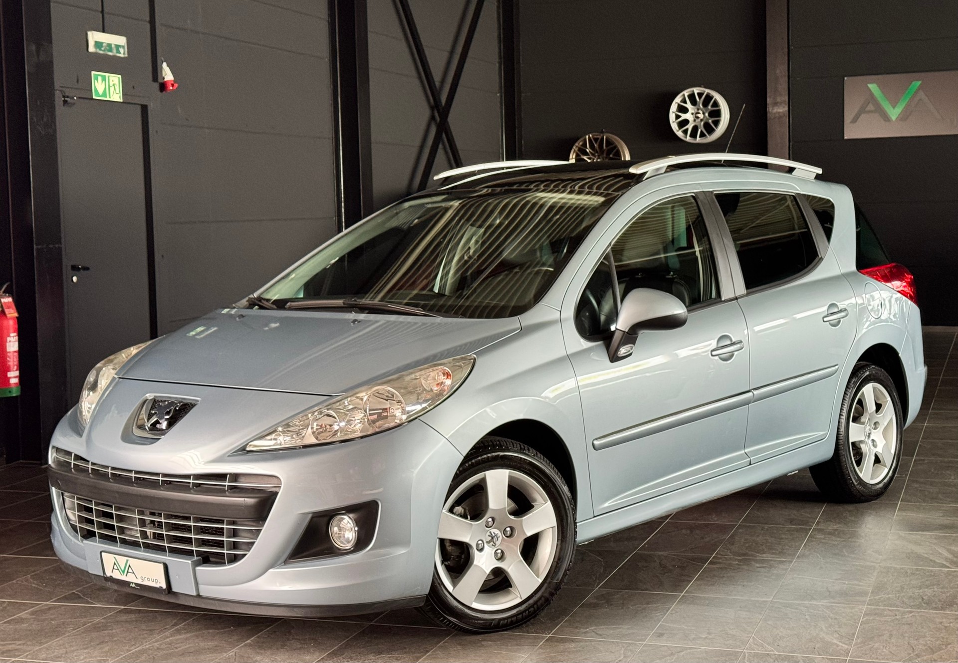 PEUGEOT 207 SW 1.6 16V Allure Automatic-image-1