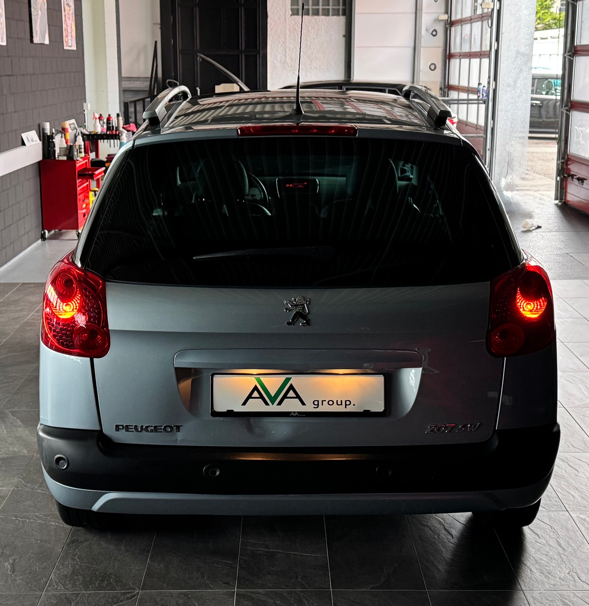 PEUGEOT 207 SW 1.6 16V Allure Automatic-image-6