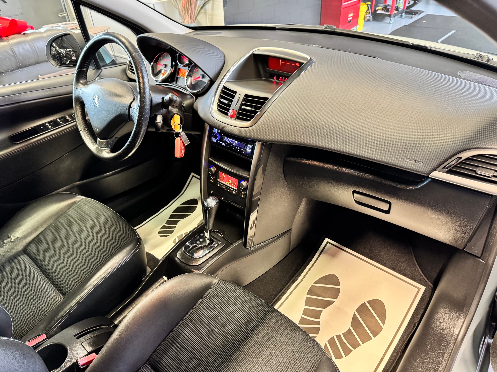 PEUGEOT 207 SW 1.6 16V Allure Automatic-image-10