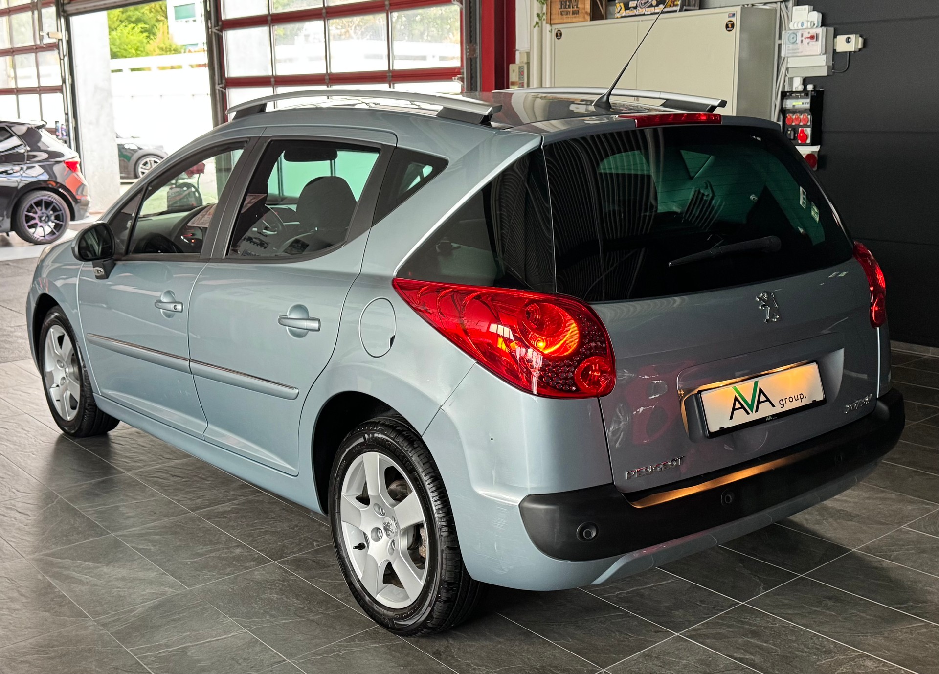PEUGEOT 207 SW 1.6 16V Allure Automatic-image-4