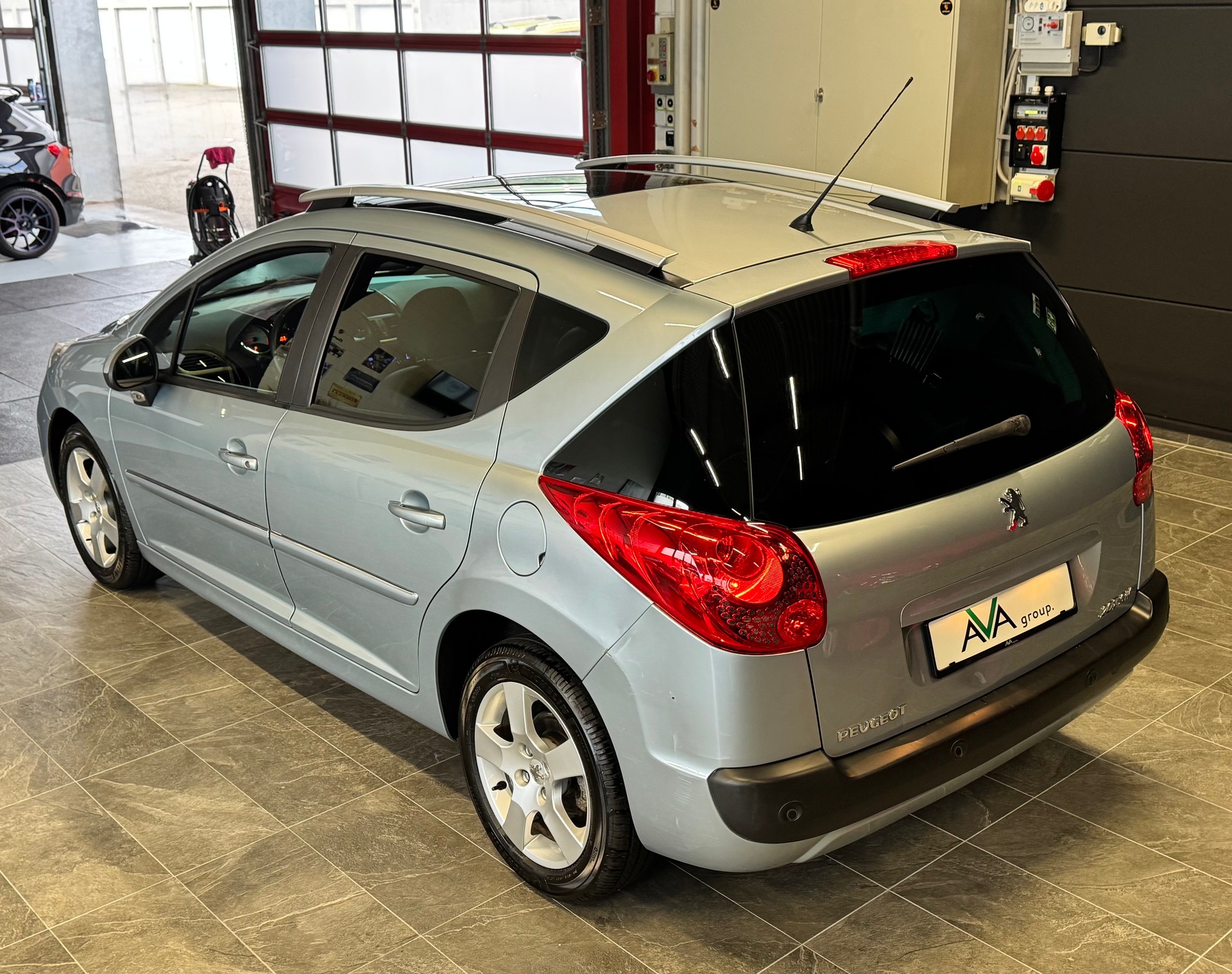 PEUGEOT 207 SW 1.6 16V Allure Automatic-image-5