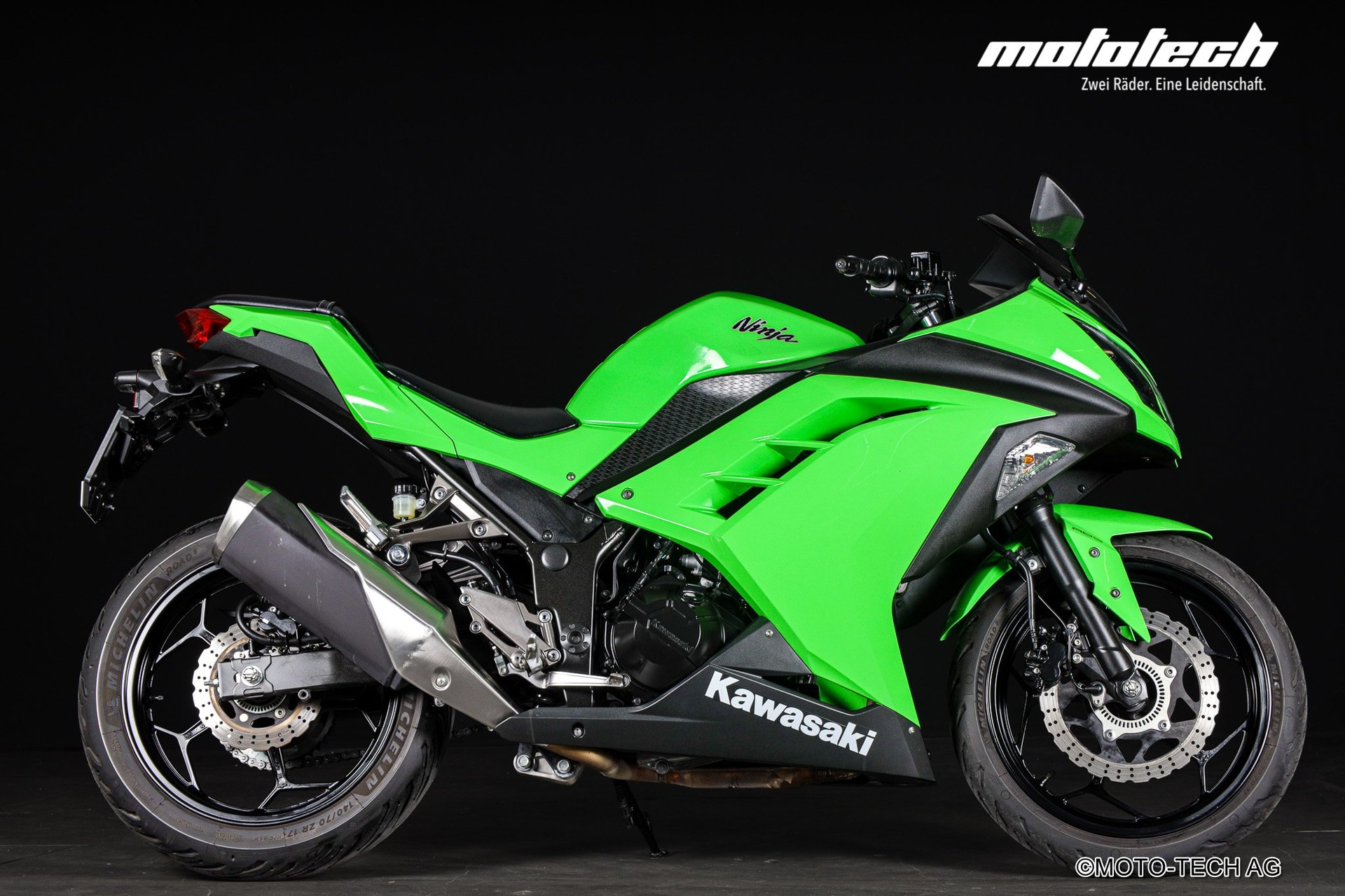 KAWASAKI Ninja 300 ABS-showroom-element-1