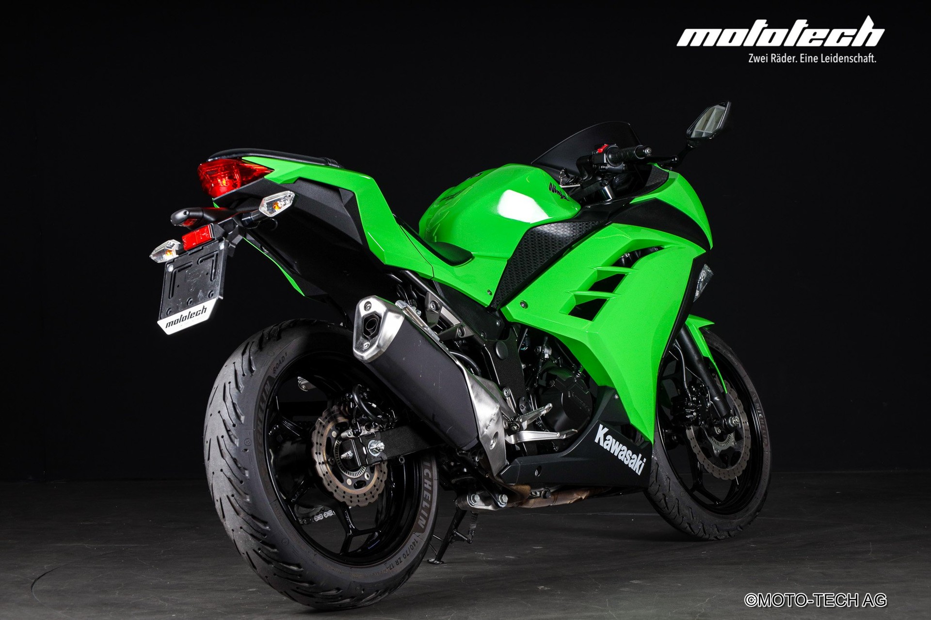 KAWASAKI Ninja 300 ABS-showroom-element-2