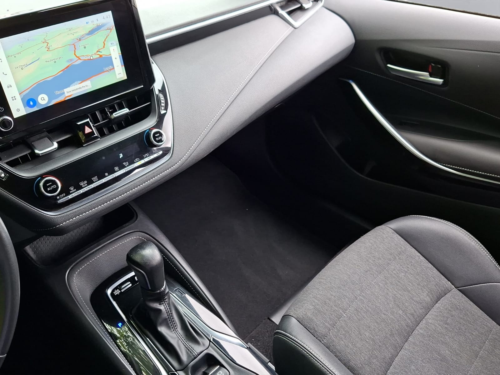 TOYOTA Corolla Touring Sports 2.0 HSD Trend e-CVT-image-14