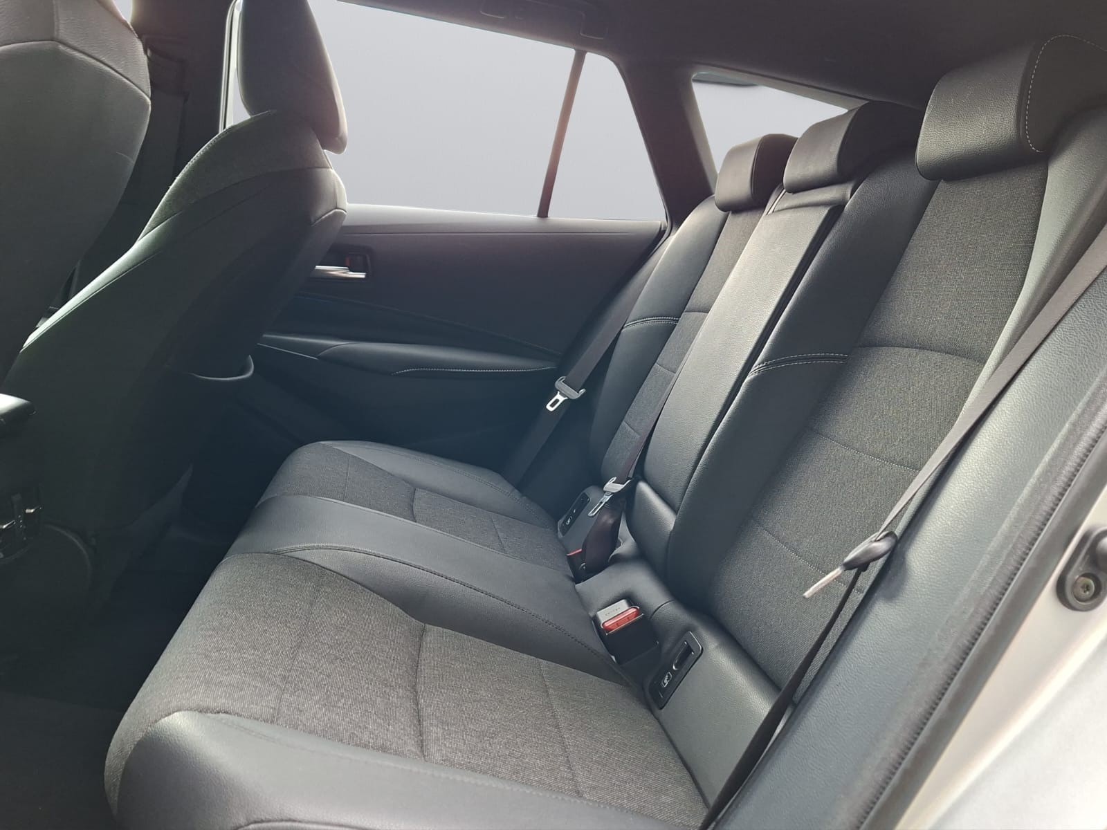 TOYOTA Corolla Touring Sports 2.0 HSD Trend e-CVT-image-9