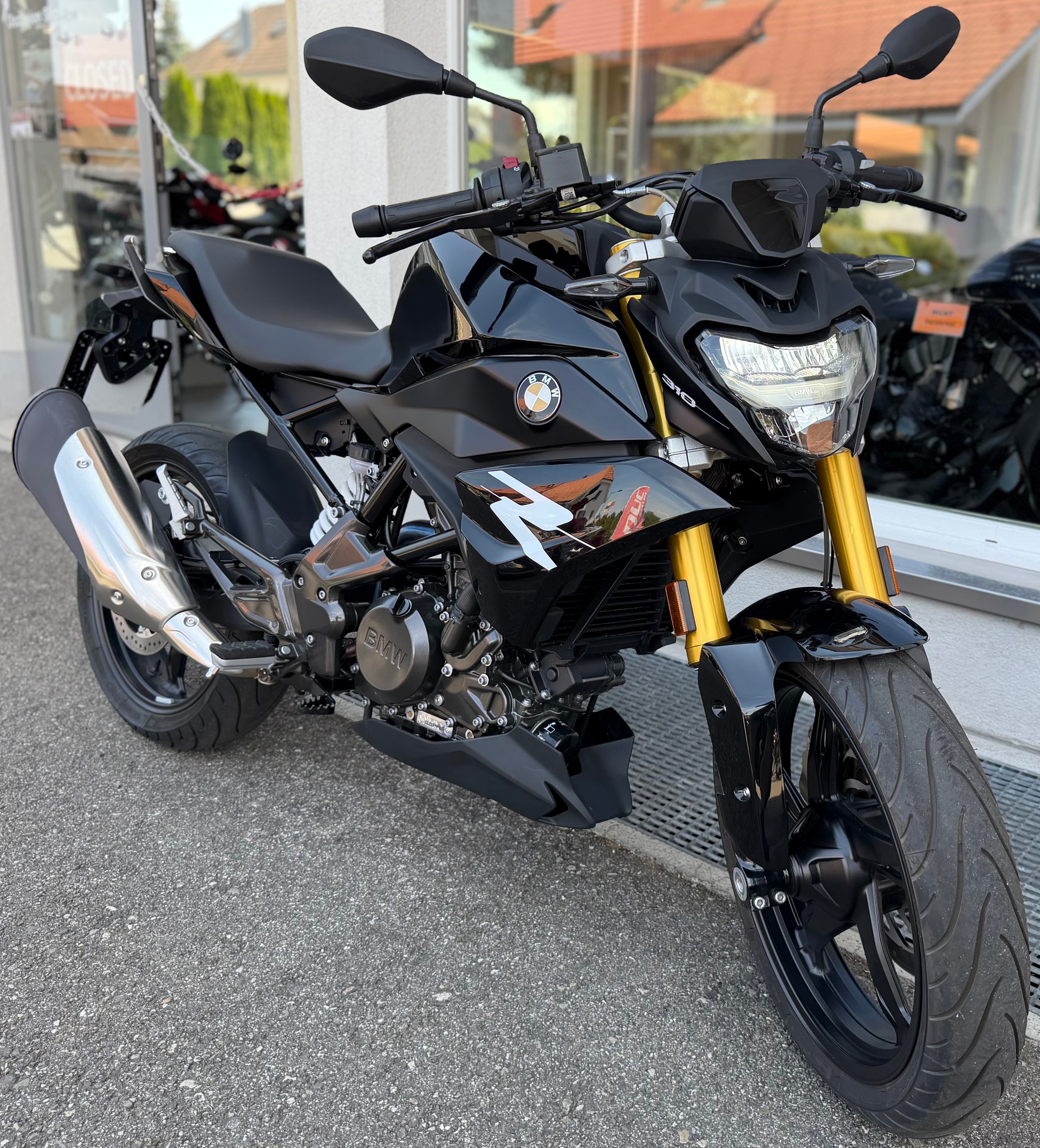 BMW G 310 R-showroom-element-2
