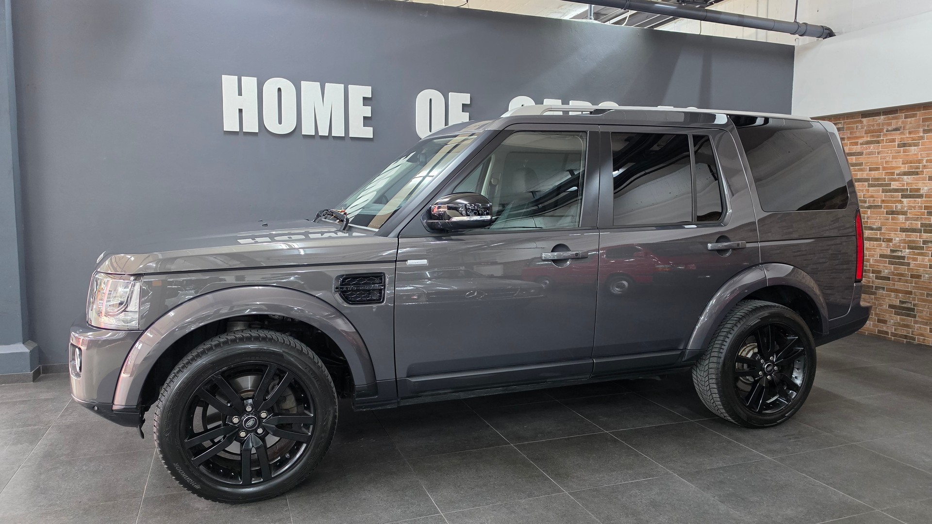LAND ROVER Discovery 3.0 SDV6 Landmark Automatic-showroom-element-3