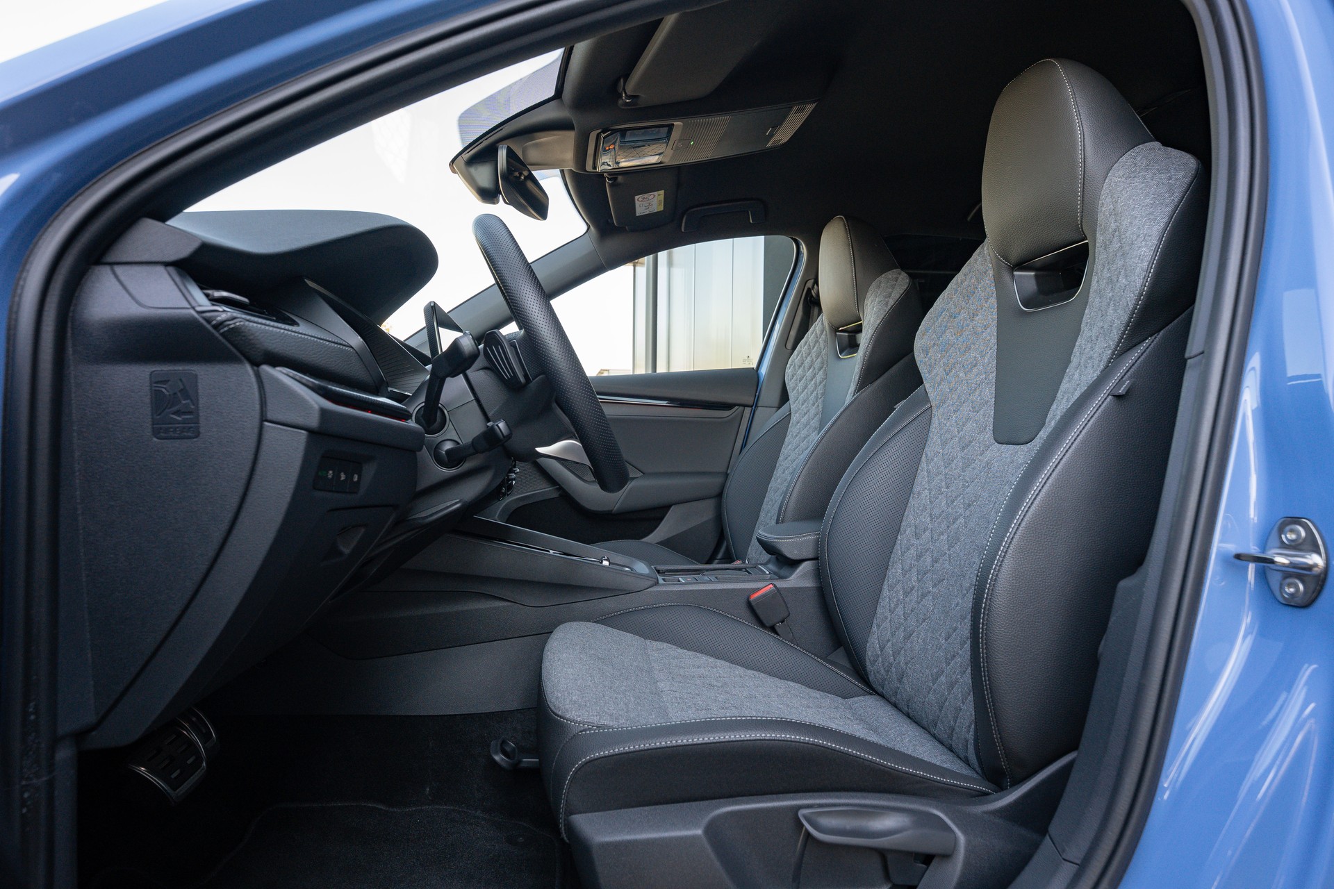 SKODA Octavia Limousine 1.5 TSI mHEV DSG Sport Line-image-9