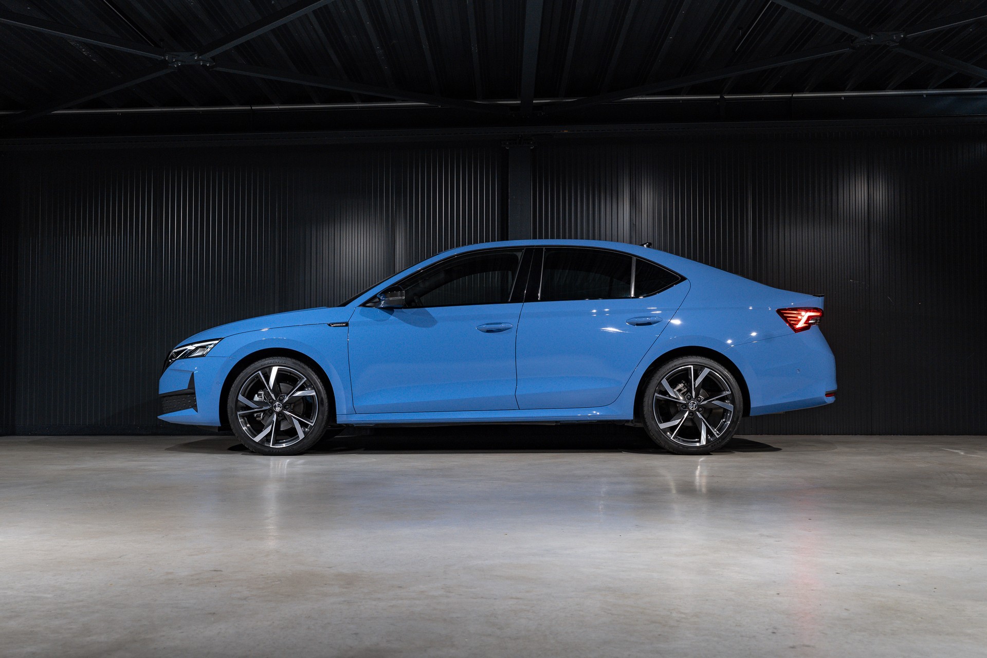 SKODA Octavia Limousine 1.5 TSI mHEV DSG Sport Line-image-2
