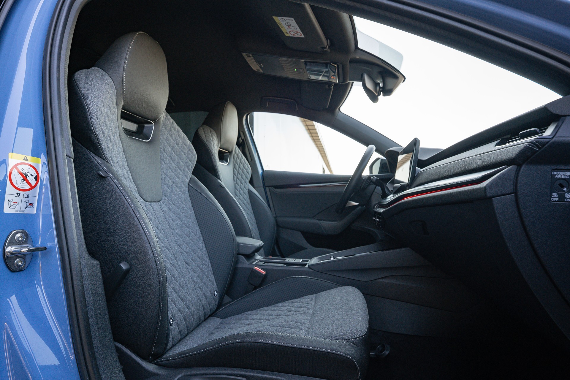 SKODA Octavia Limousine 1.5 TSI mHEV DSG Sport Line-image-10