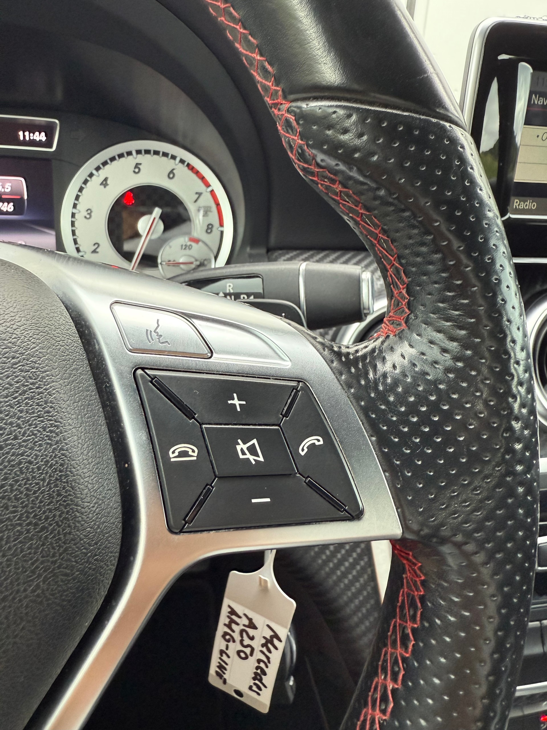 MERCEDES-BENZ A 250 AMG Line 4Matic 7G-DCT-image-11
