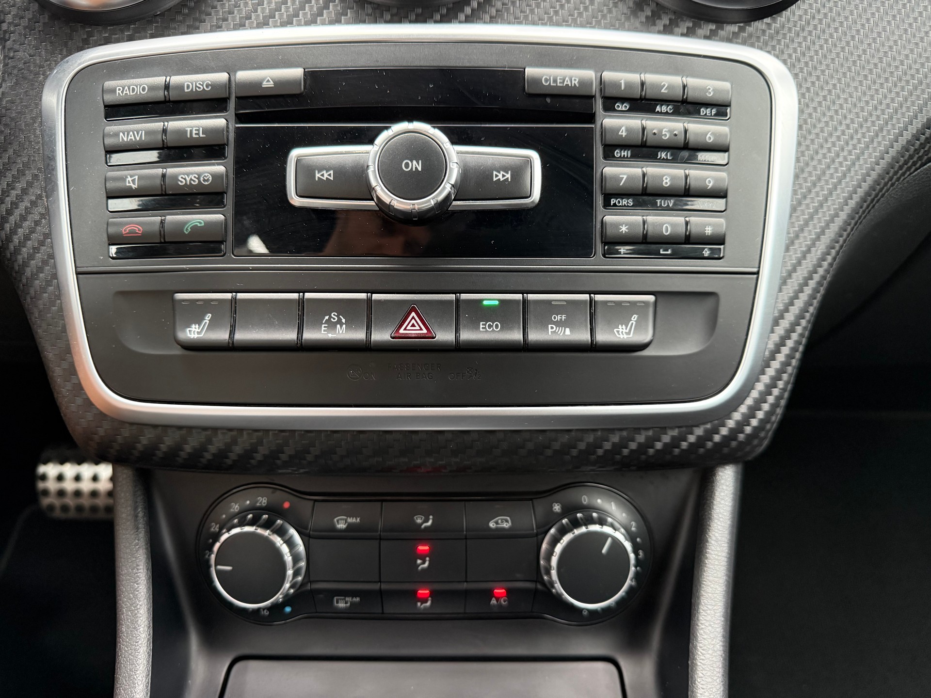 MERCEDES-BENZ A 250 AMG Line 4Matic 7G-DCT-image-12