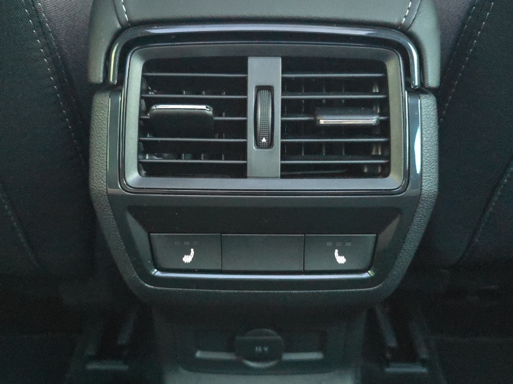 SKODA Karoq 2.0 TSI SportLine 4x4 DSG-image-17