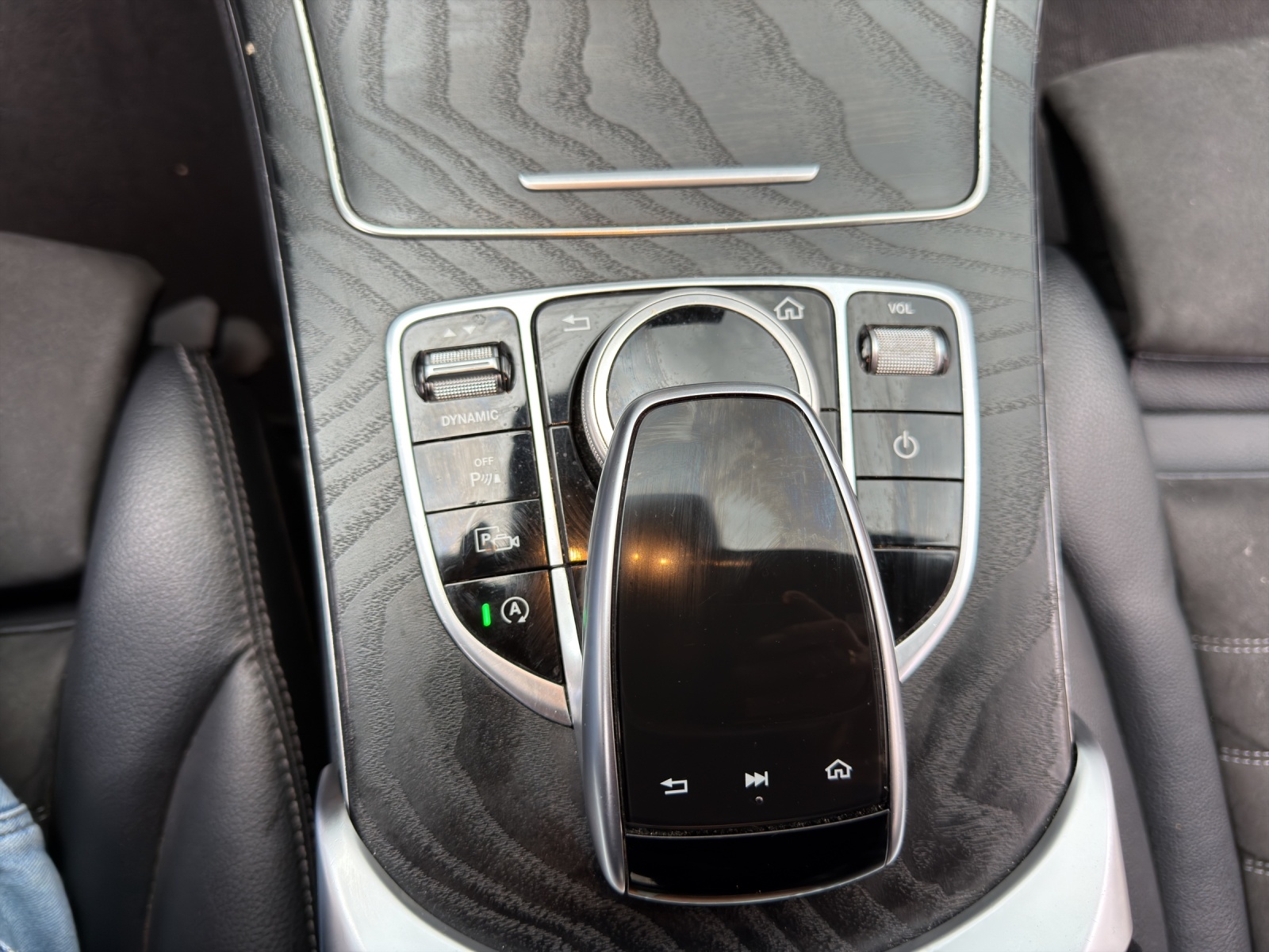 MERCEDES-BENZ C 180 BlueTEC AMG Line 9G-Tronic-image-15